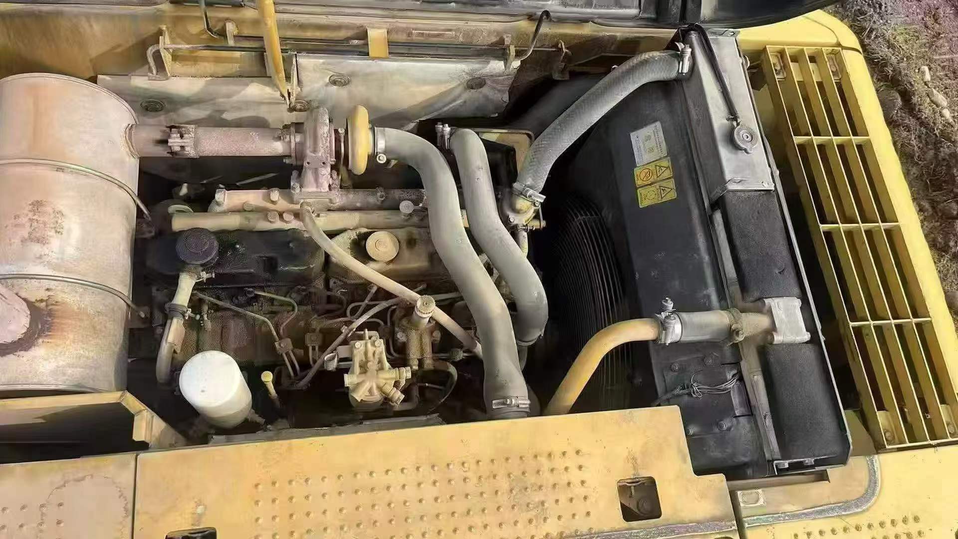 شراء حفارة Caterpillar 320D مستعملة / 4
