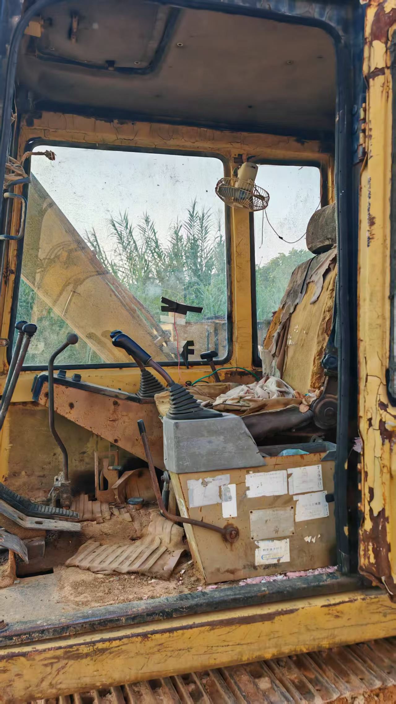 Compre Excavadora Caterpillar E70B Usada / 4