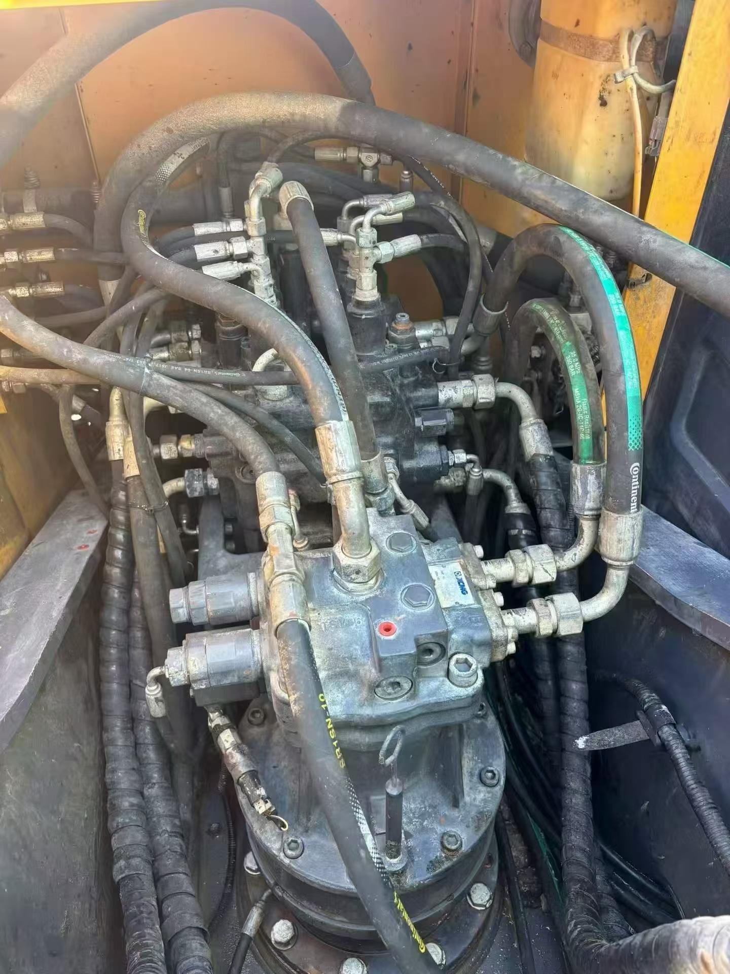 Compre Excavadora XCMG XE135B Usada / 6