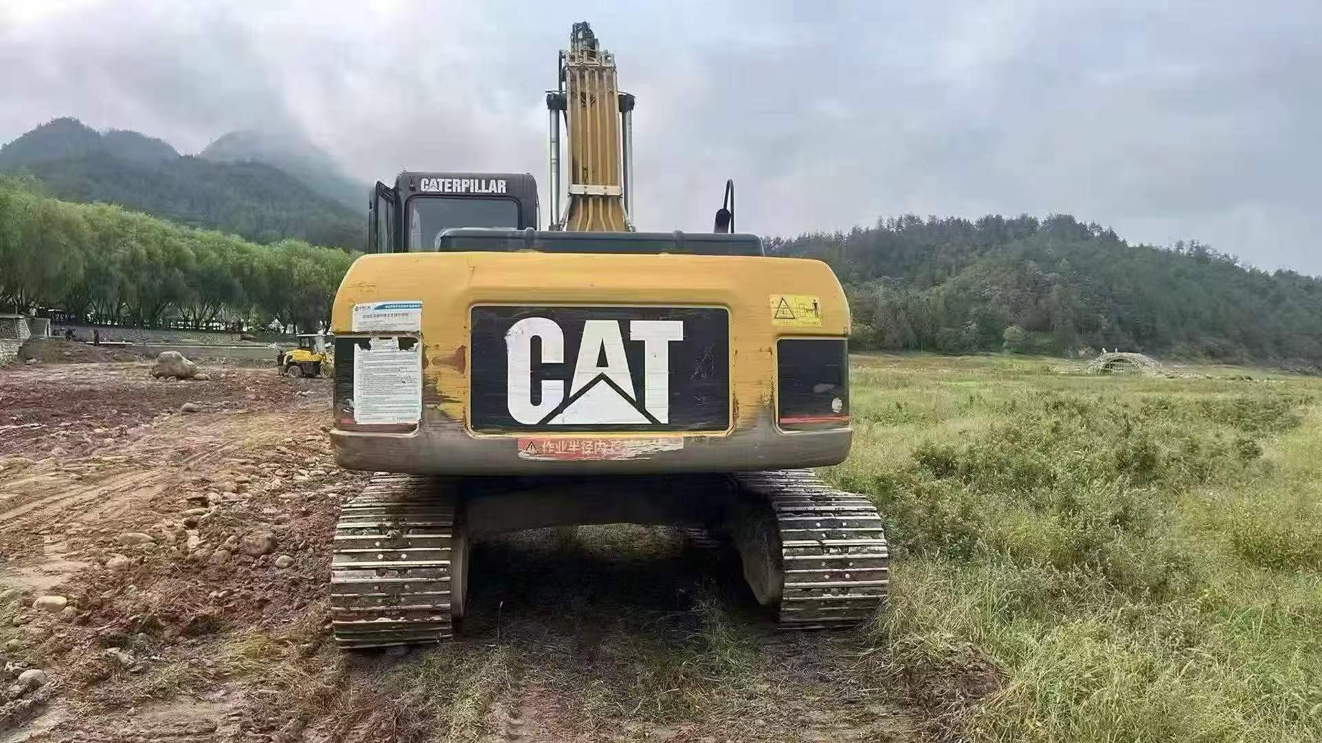 شراء Caterpillar 320D مستعمل حفارة