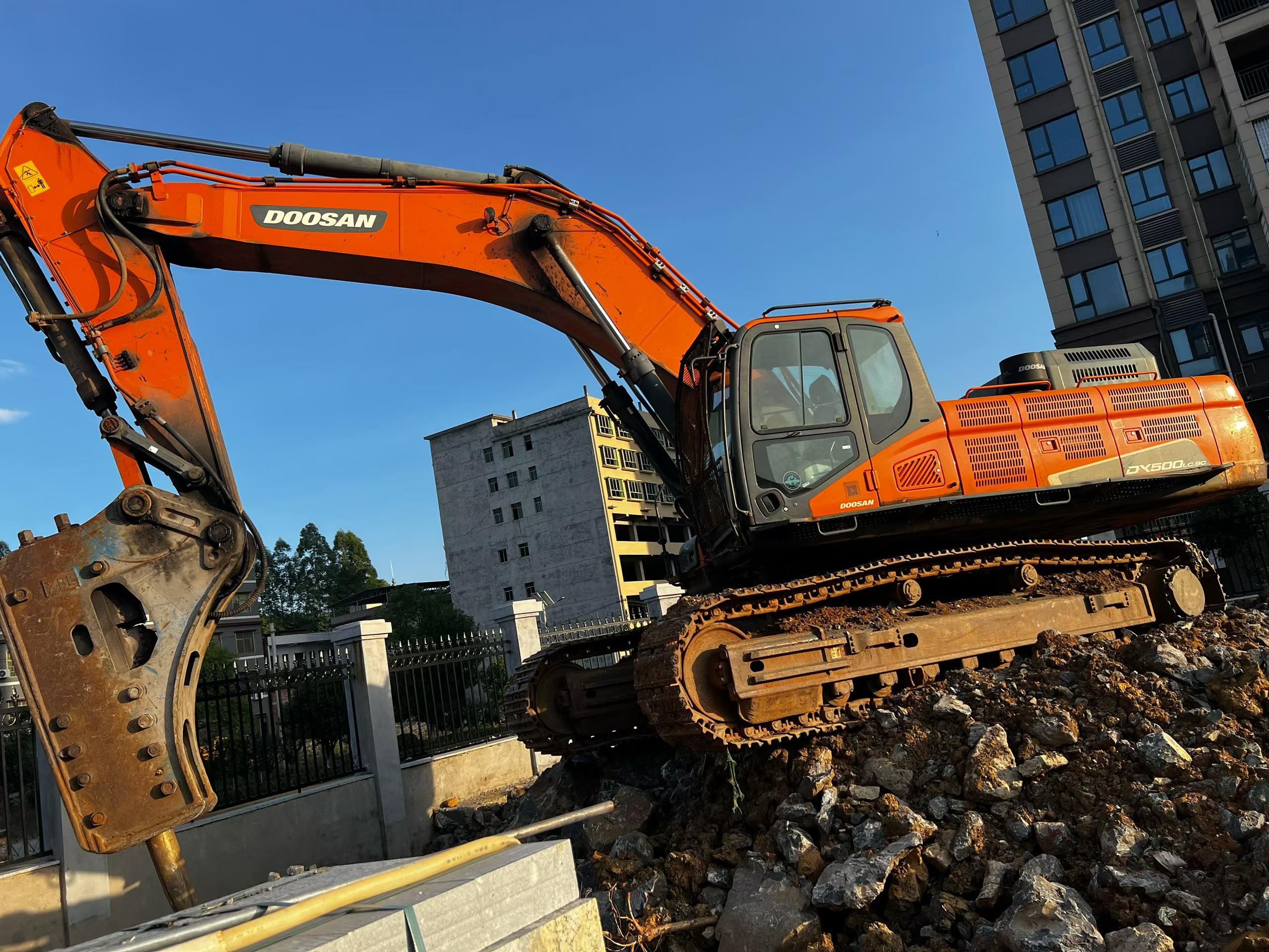 Compre Excavadora Doosan DH500 Usada / 2
