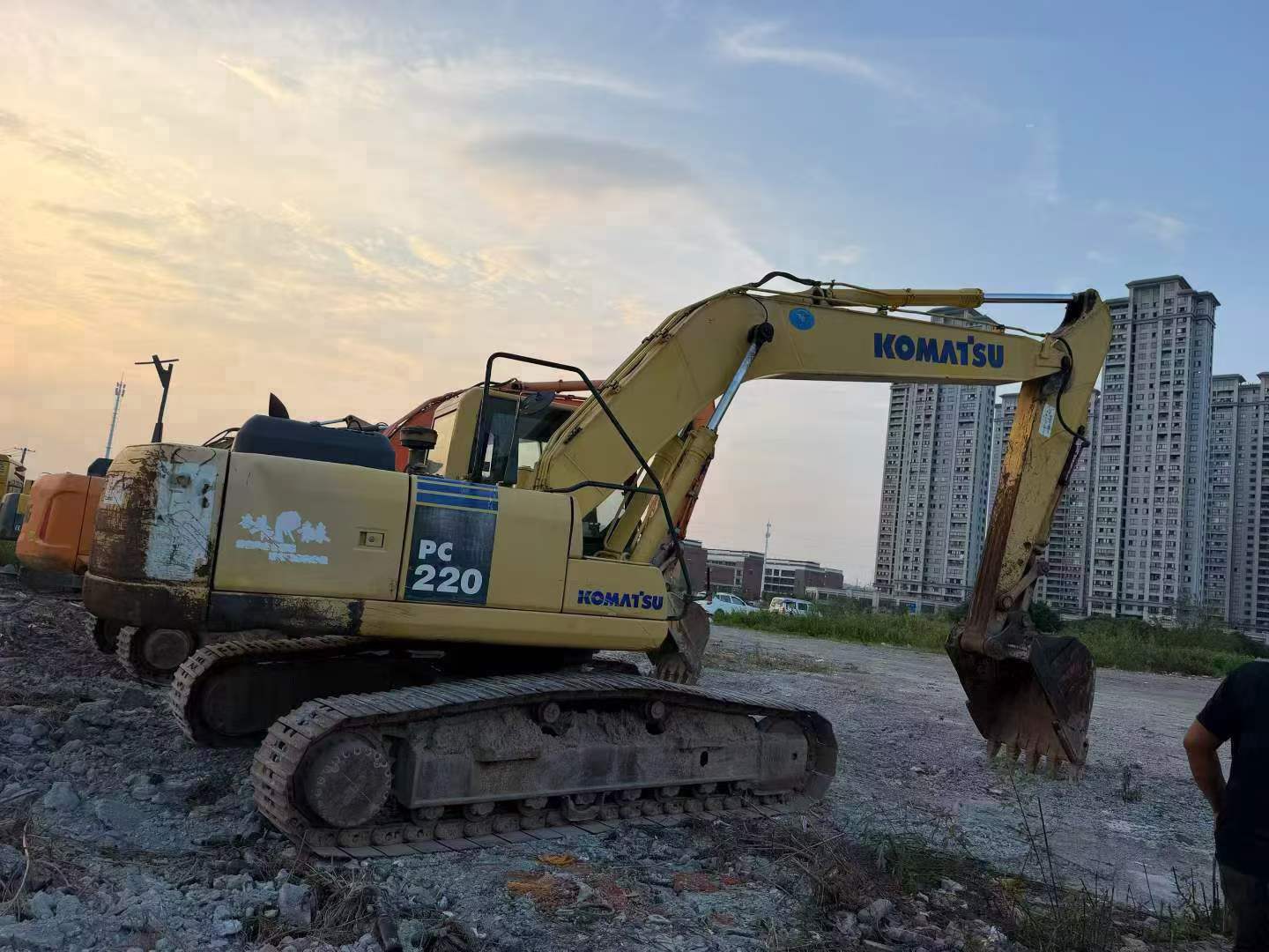 Купить Подержанный Экскаватор Komatsu PC220-8 / 6