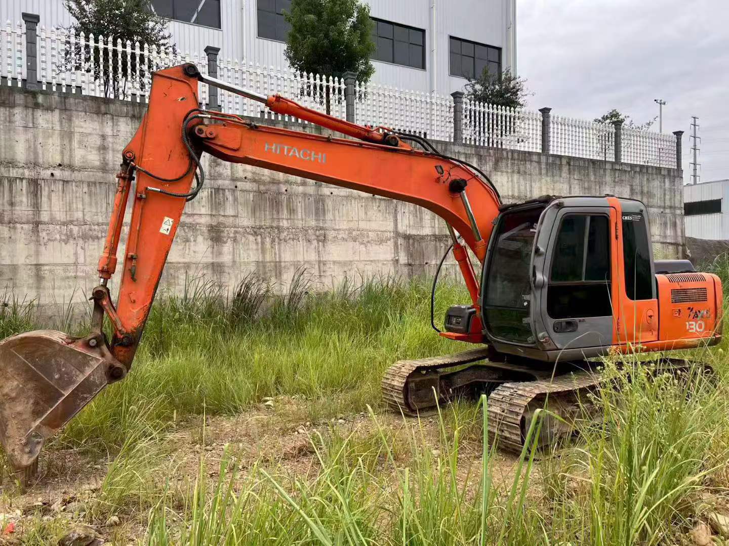 Compre Excavadora Hitachi ZX130H Usada / 7