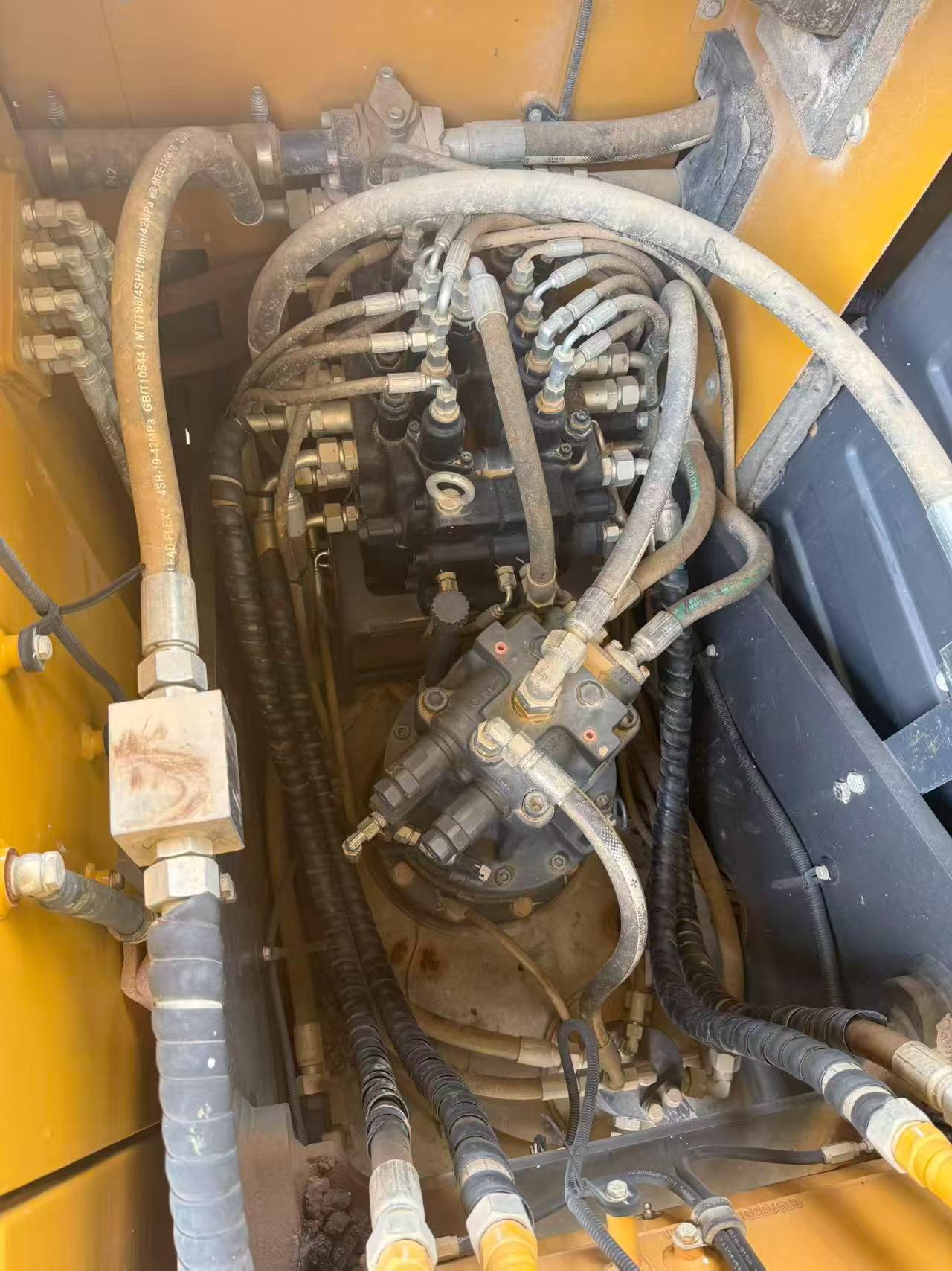 شراء حفارة XCMG XE135GA مستعملة / 4