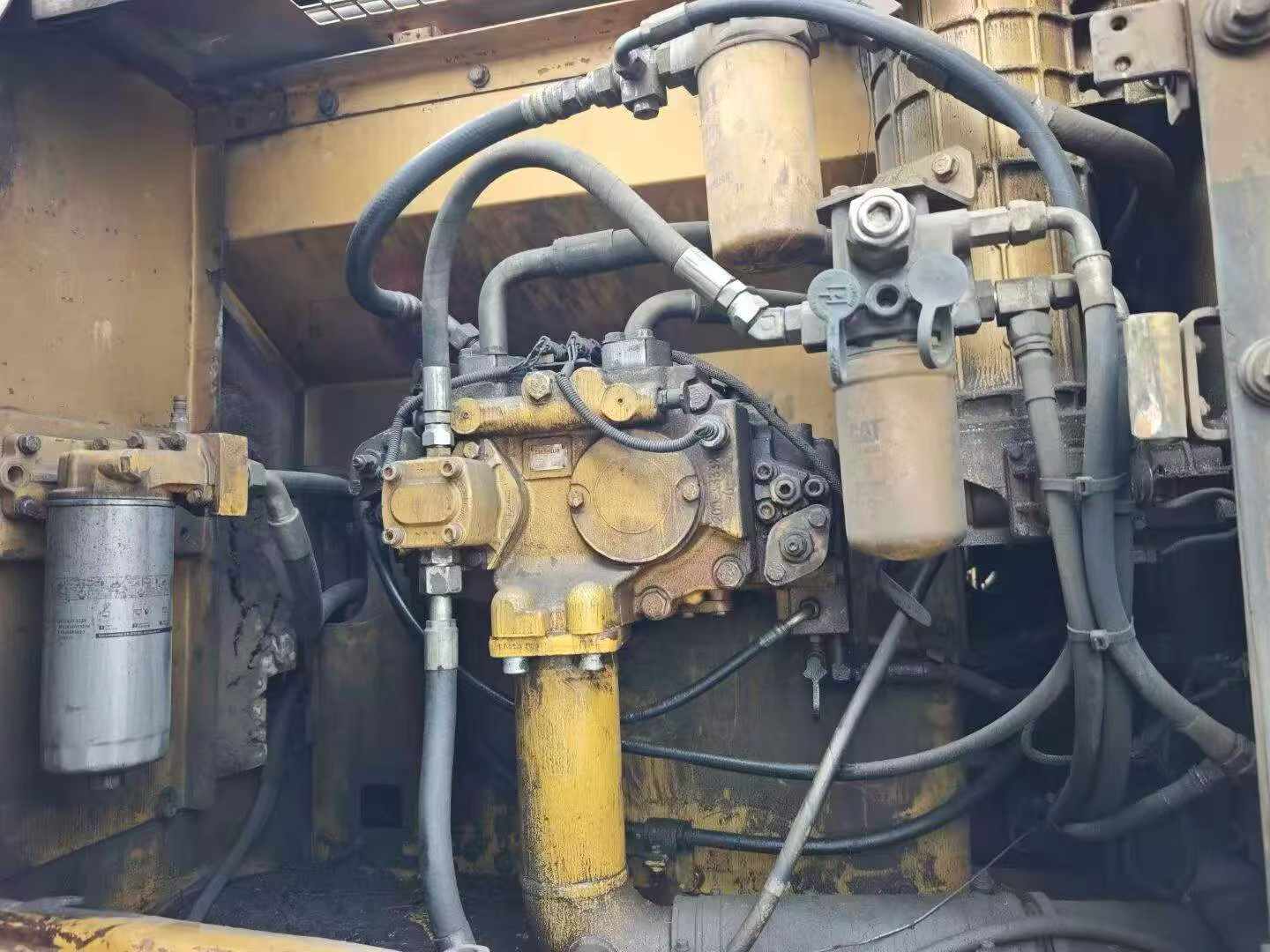 شراء حفارة Caterpillar 329D مستعملة / 6