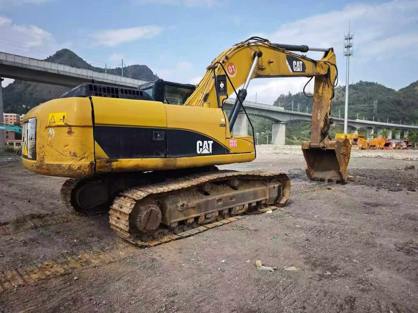 شراء Caterpillar 329D مستعمل حفارة