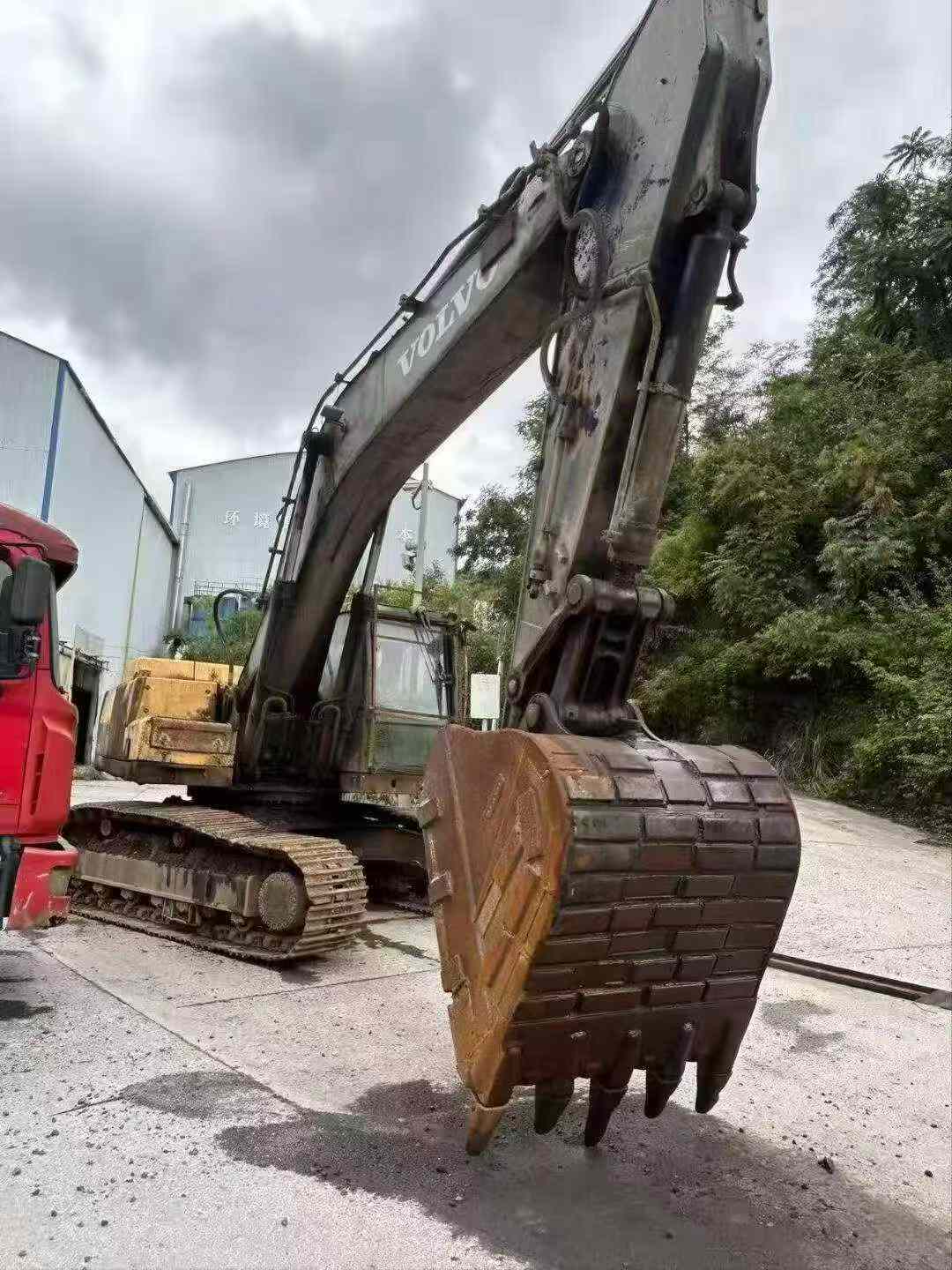 Купить Подержанный Экскаватор Volvo EC300DL / 2