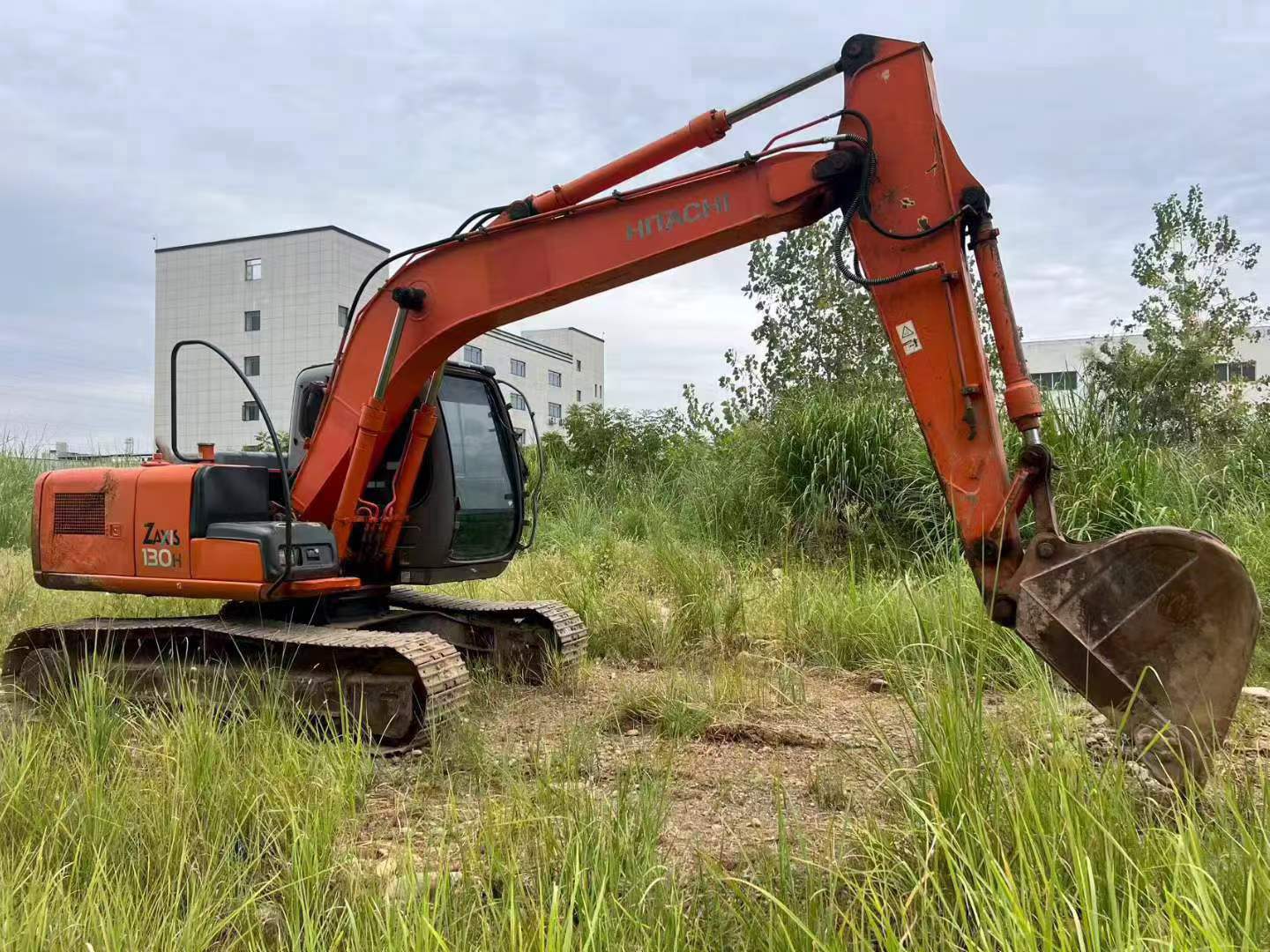 Comprar Hitachi ZX130H Usado Excavadora