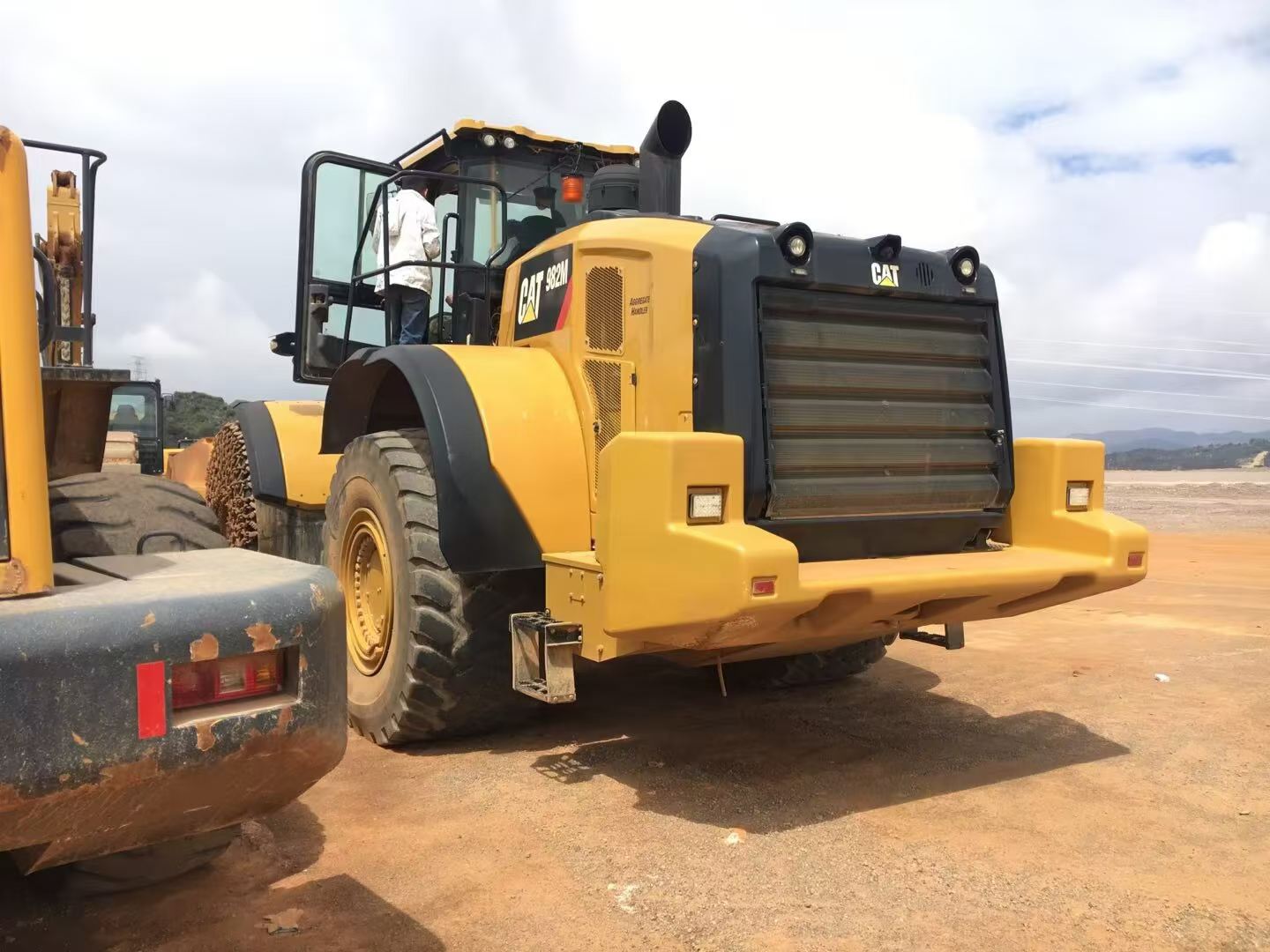 Compre Excavadora Caterpillar 982M Usada / 2