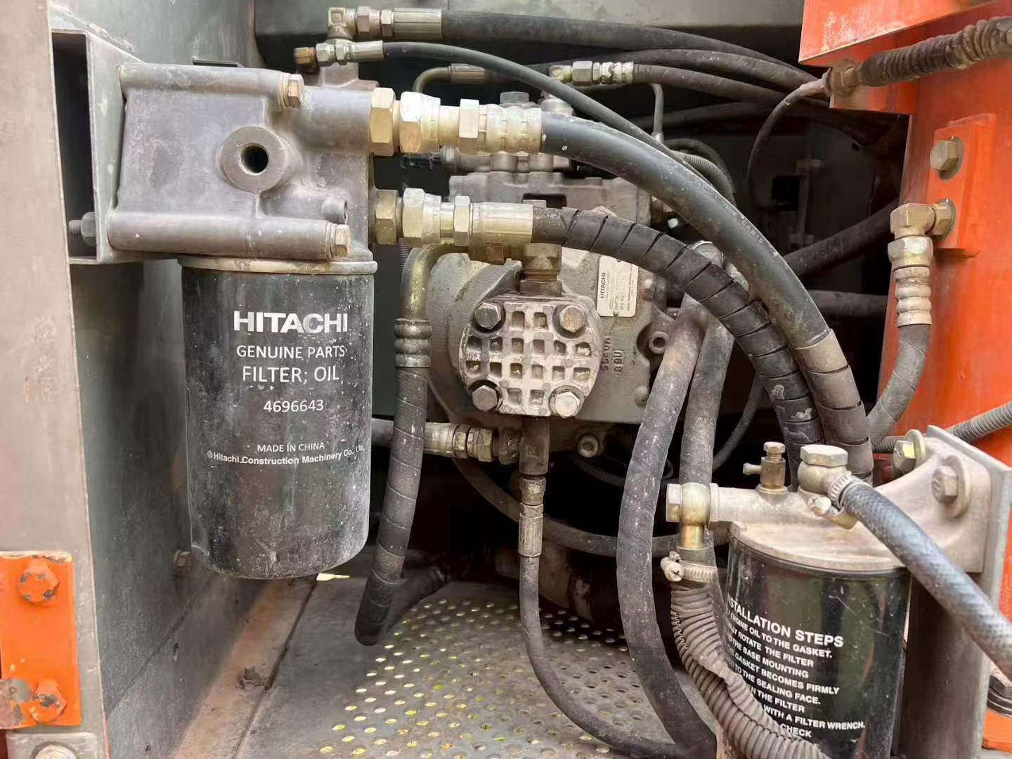 Compre Excavadora Hitachi ZX130H Usada / 5