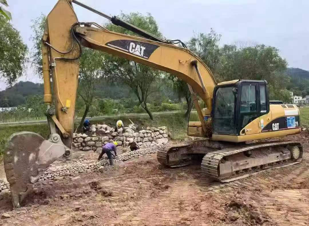 شراء حفارة Caterpillar 320D مستعملة / 2