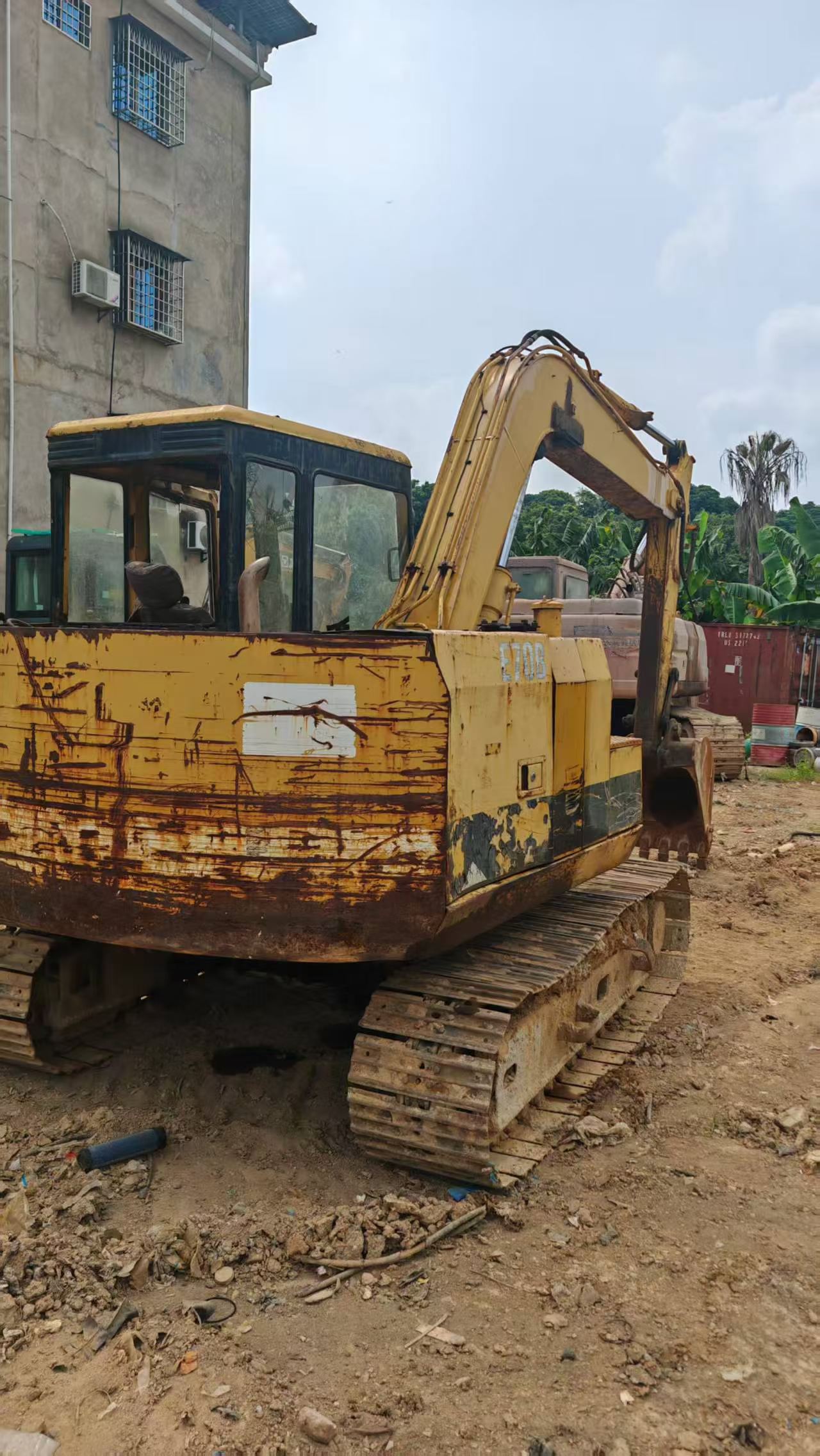 Comprar Caterpillar E70B Usado Excavadora
