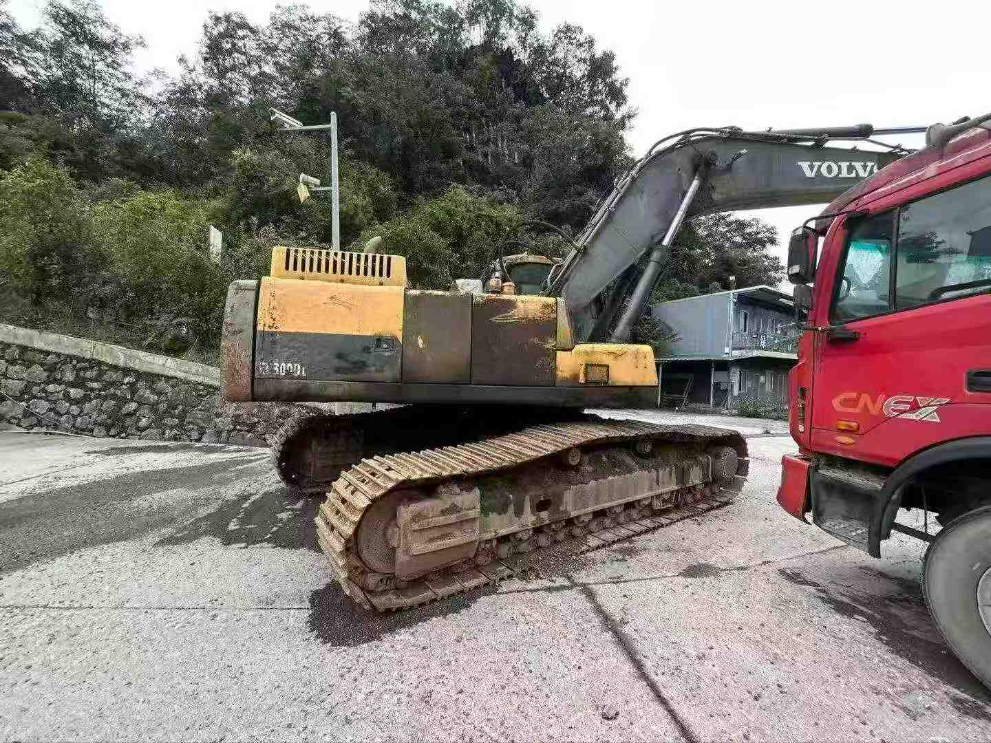 Купить Подержанный Экскаватор Volvo EC300DL / 5