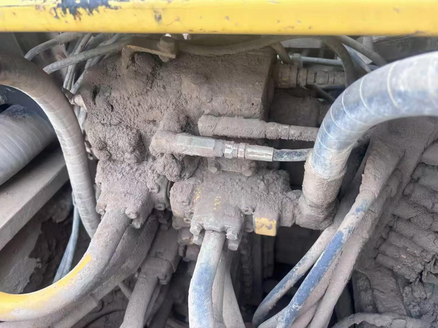 Compre Escavadeira Komatsu PC460LC-8 Usada / 6