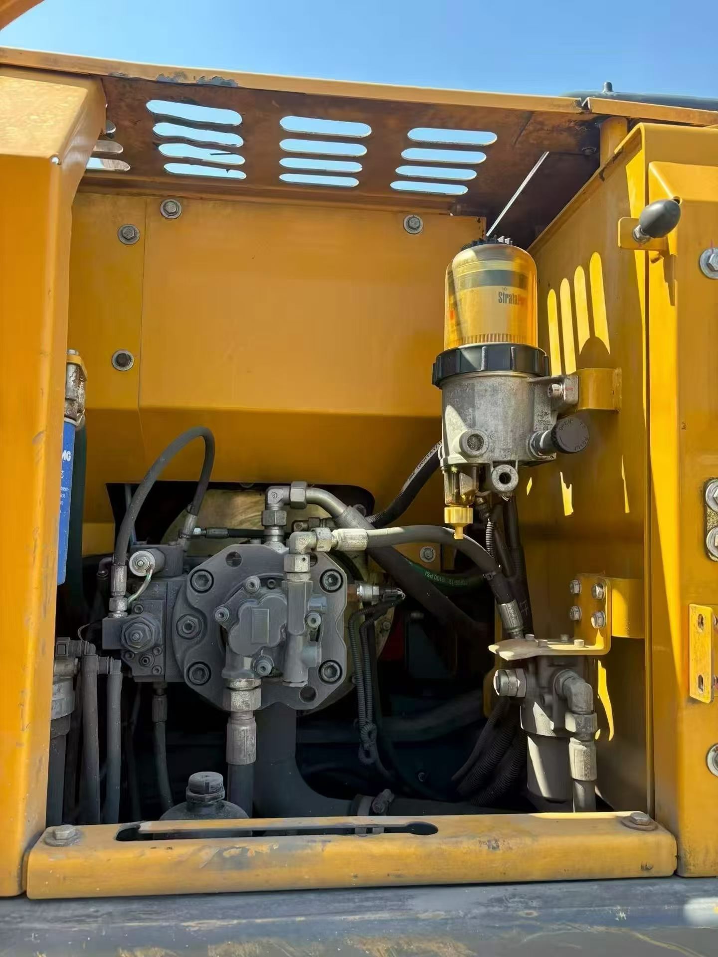 Compre Excavadora XCMG XE135B Usada / 3