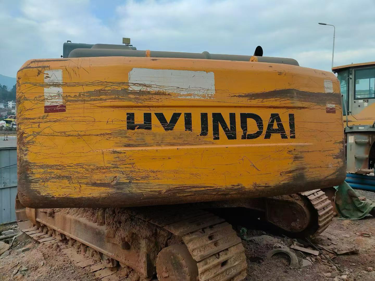 شراء حفارة Hyundai R225-7 مستعملة / 2