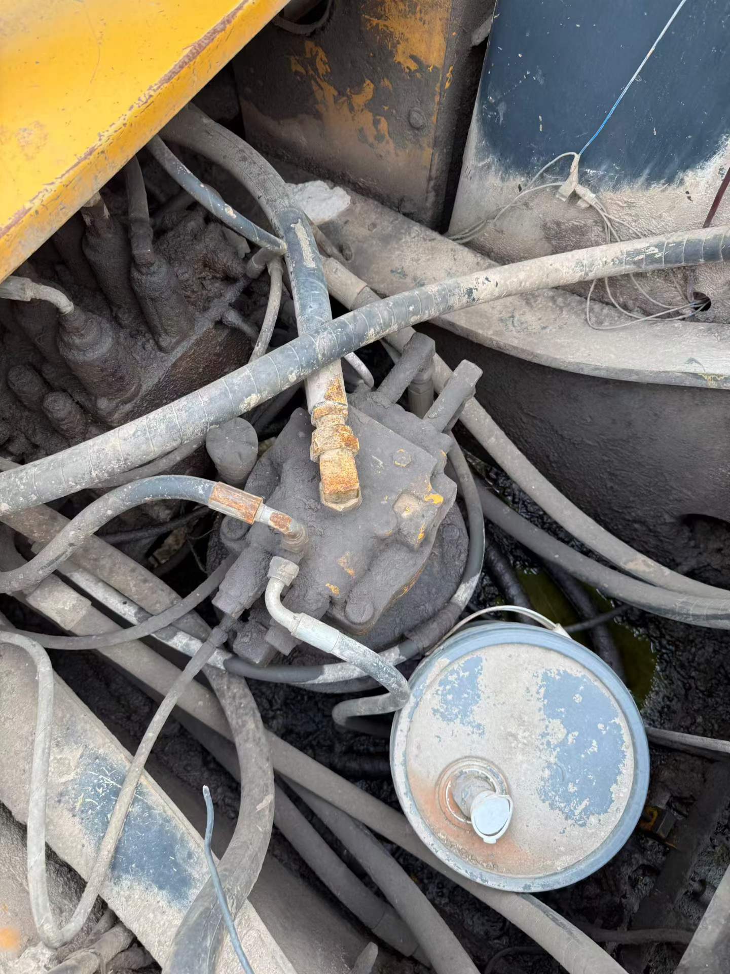 شراء حفارة Hyundai R225-7 مستعملة / 4