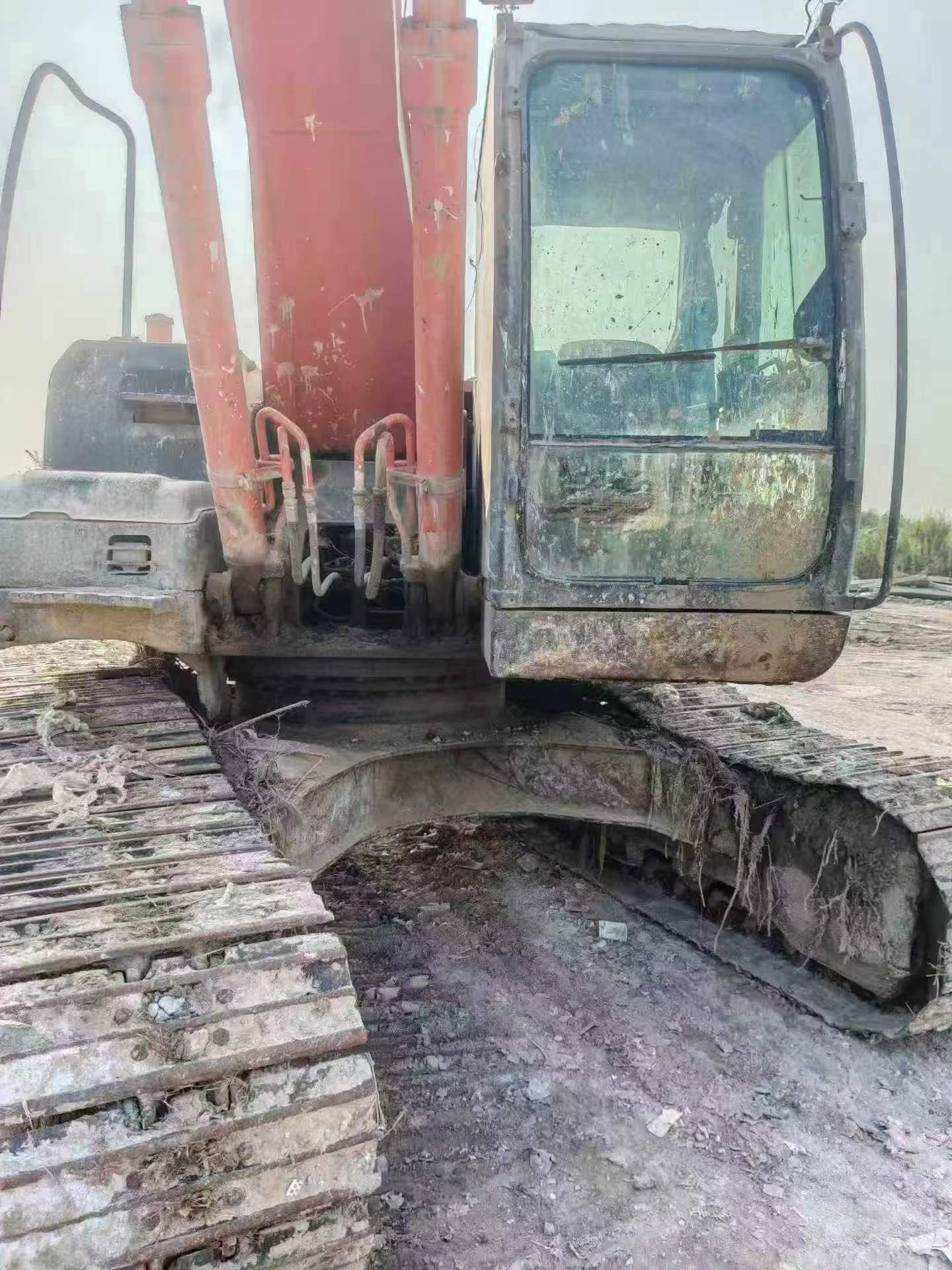 Buy Hitachi EX200-3 Used Excavator / 4 Buy Hitachi EX200-3 Used Excavator / 4