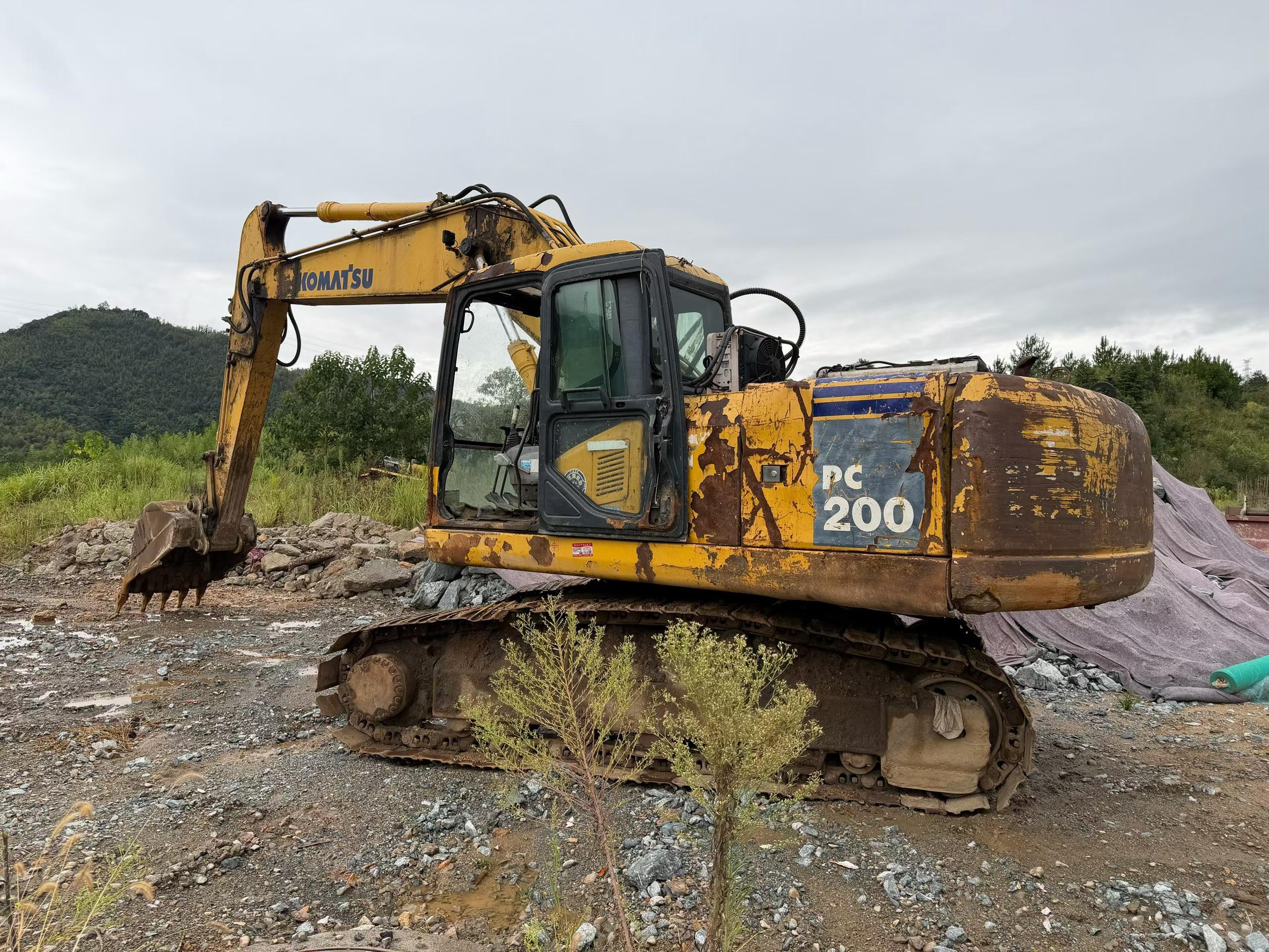 Buy Komatsu PC200-7 Used Excavator / 1