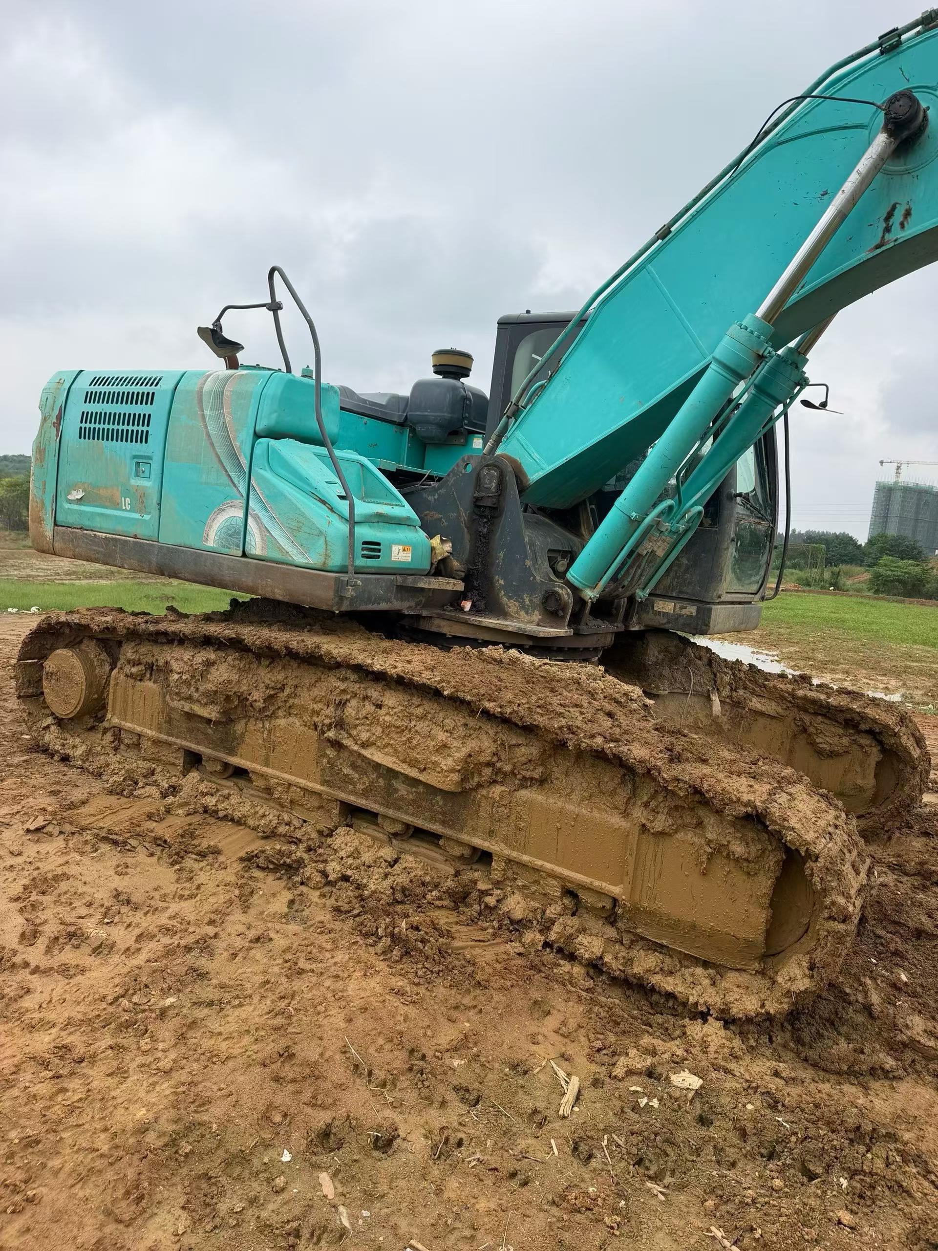 Buy Kobelco SK260LC-8 Used Excavator