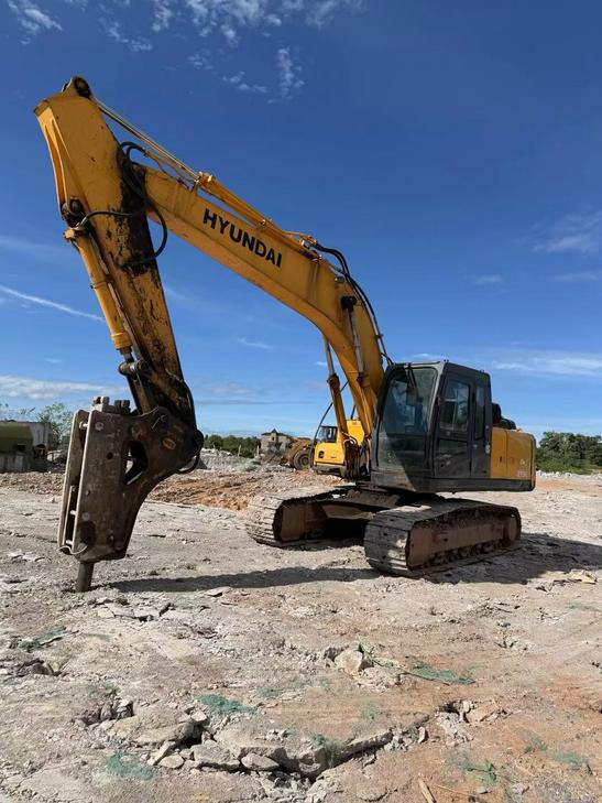 Buy Hyundai R215-7 Used Excavator / 1