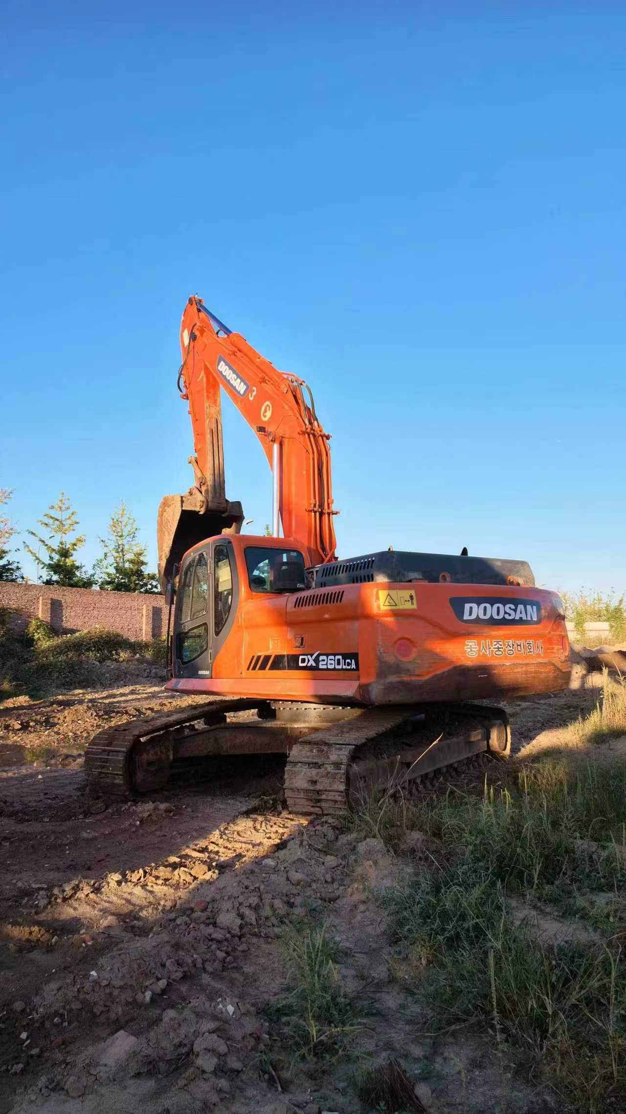 Buy Doosan DX260LC Used Excavator / 2 Buy Doosan DX260LC Used Excavator / 2