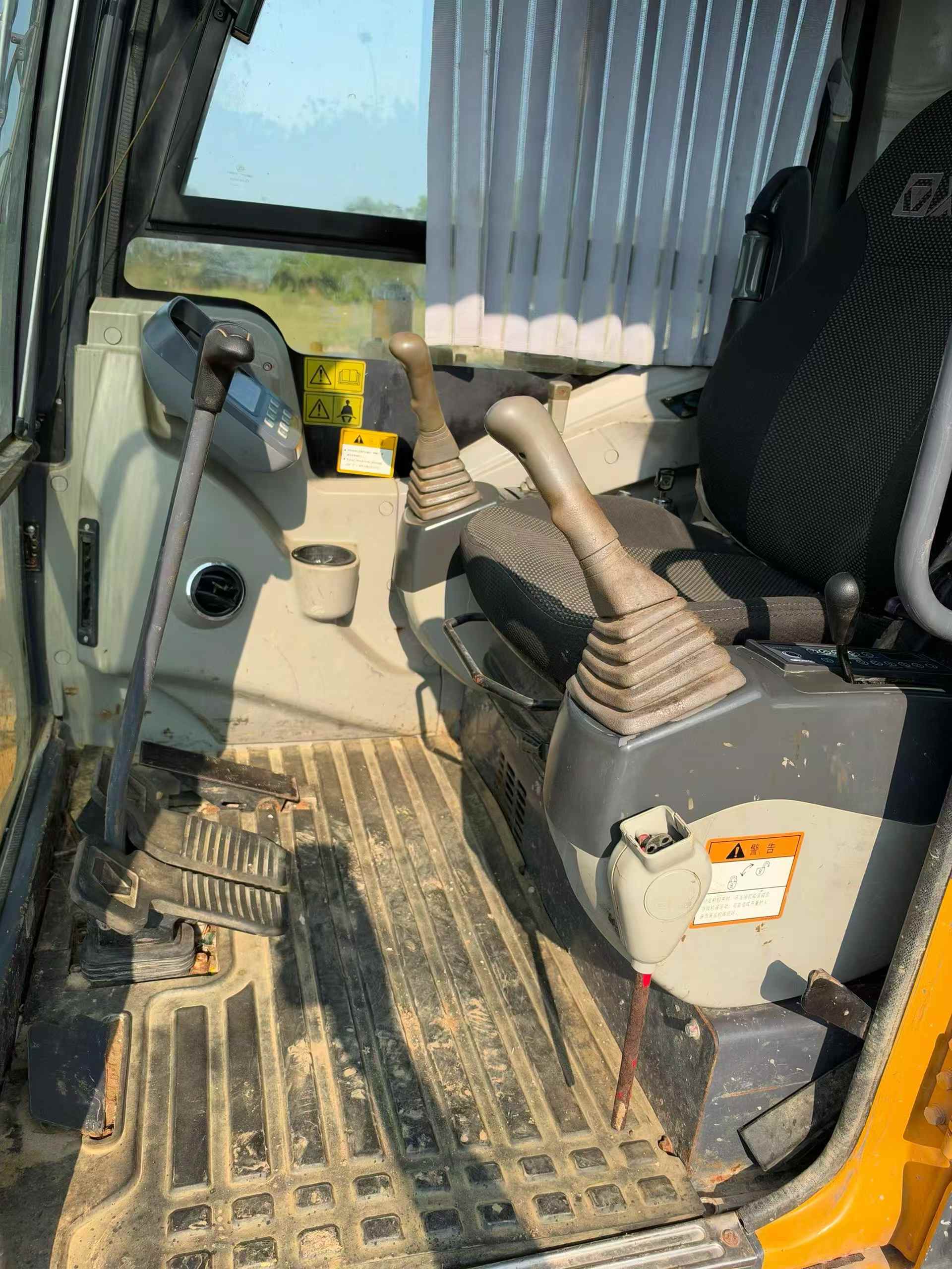 Compre Excavadora XCMG XE55D Usada / 7