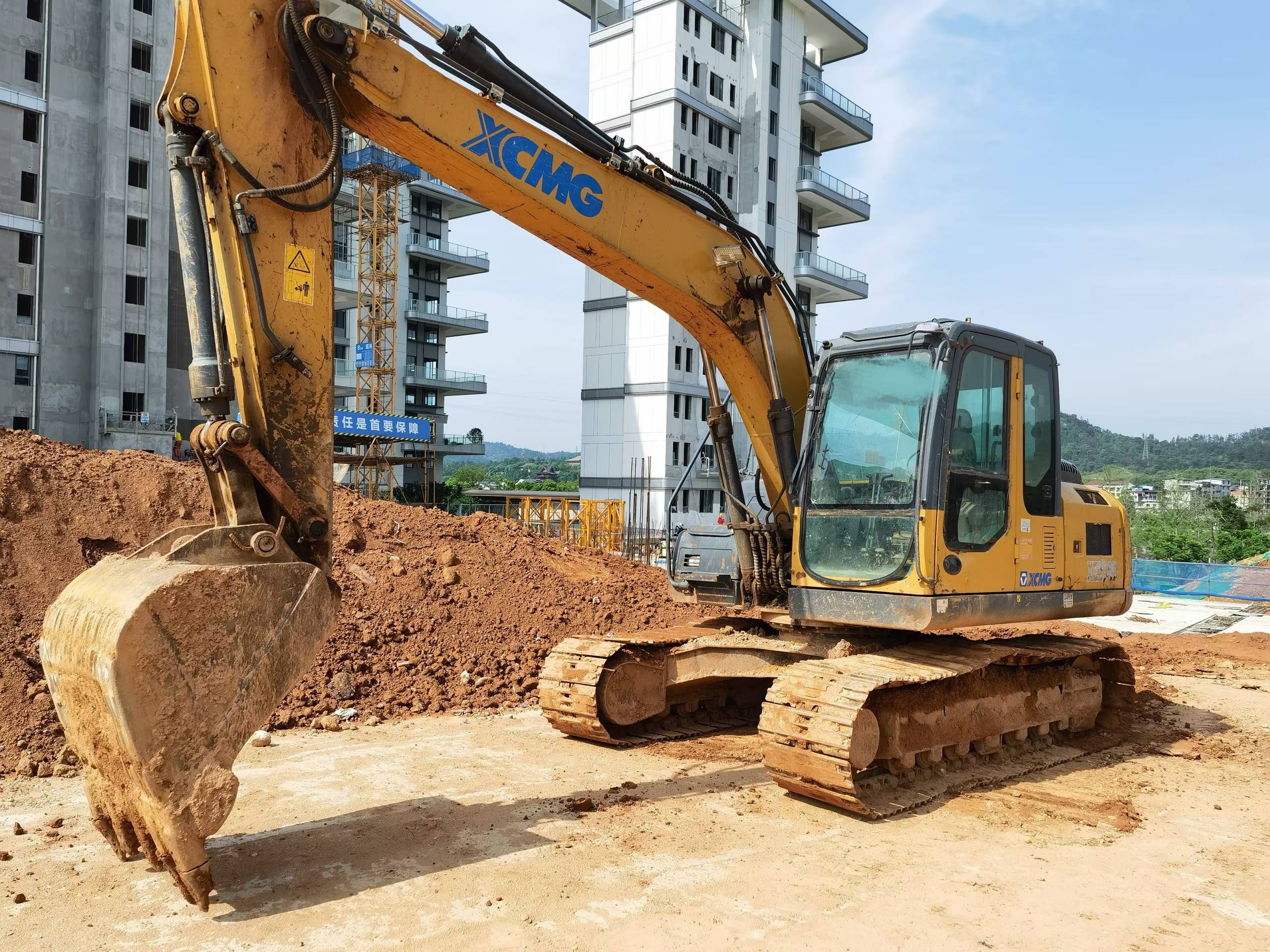Buy XCMG XE150 Used Excavator / 1