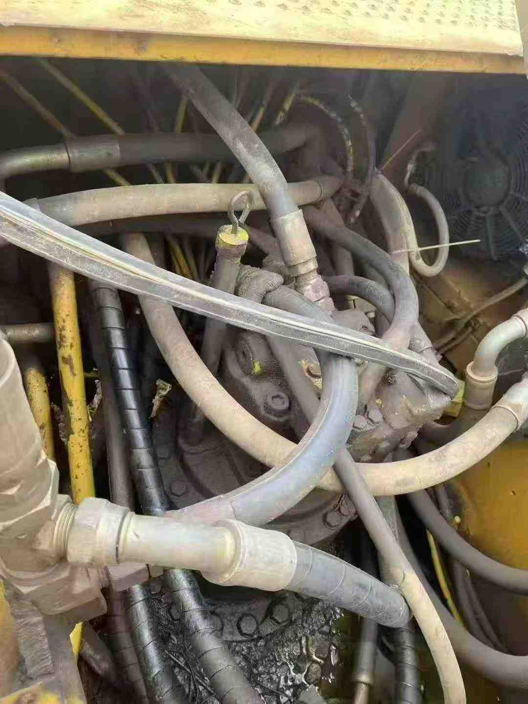 شراء حفارة Caterpillar 329D مستعملة / 4