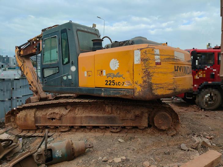 Buy Hyundai R225-7 Used Excavator / 1