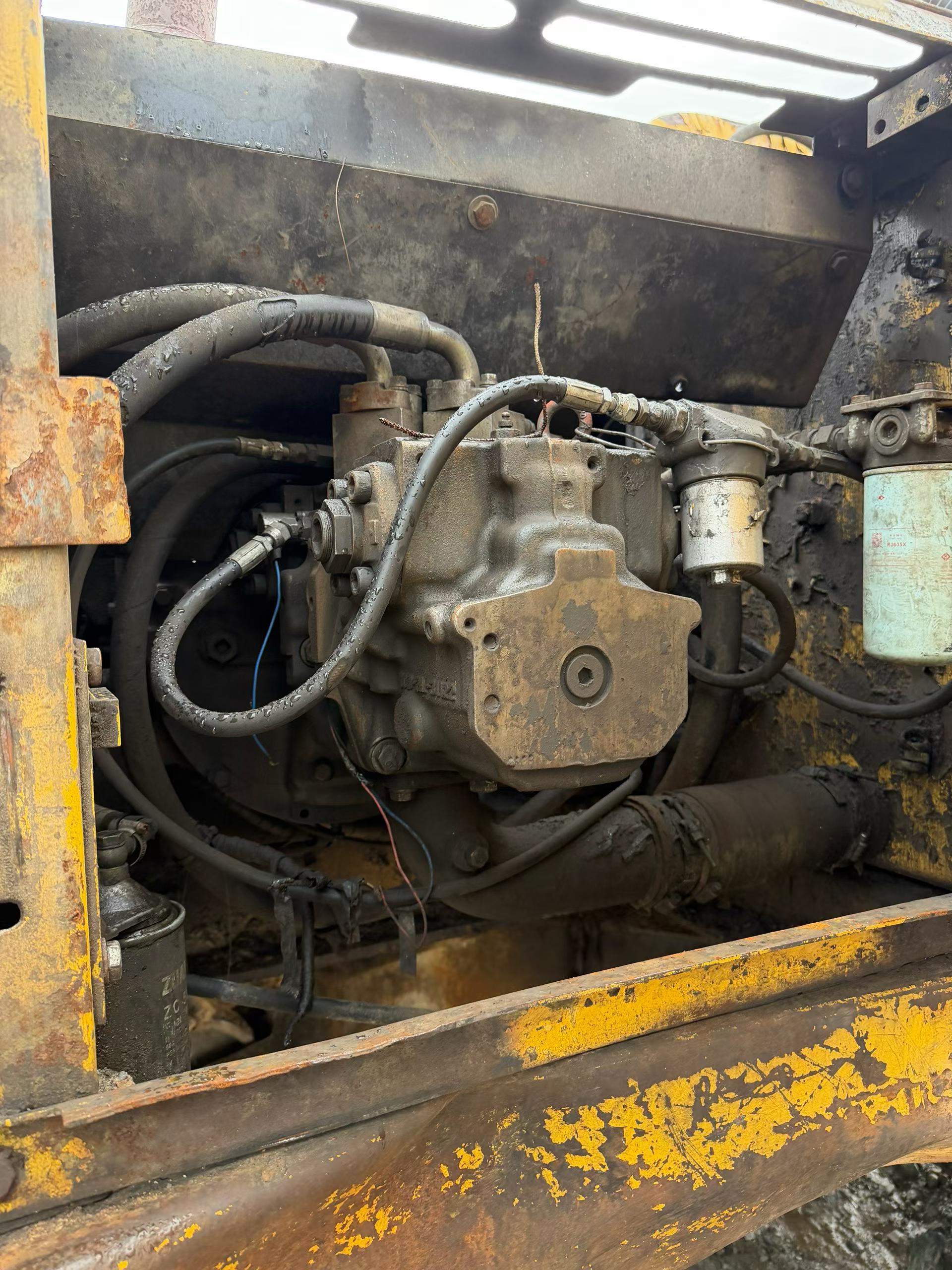 Buy Komatsu PC200-7 Used Excavator / 2 Buy Komatsu PC200-7 Used Excavator / 2