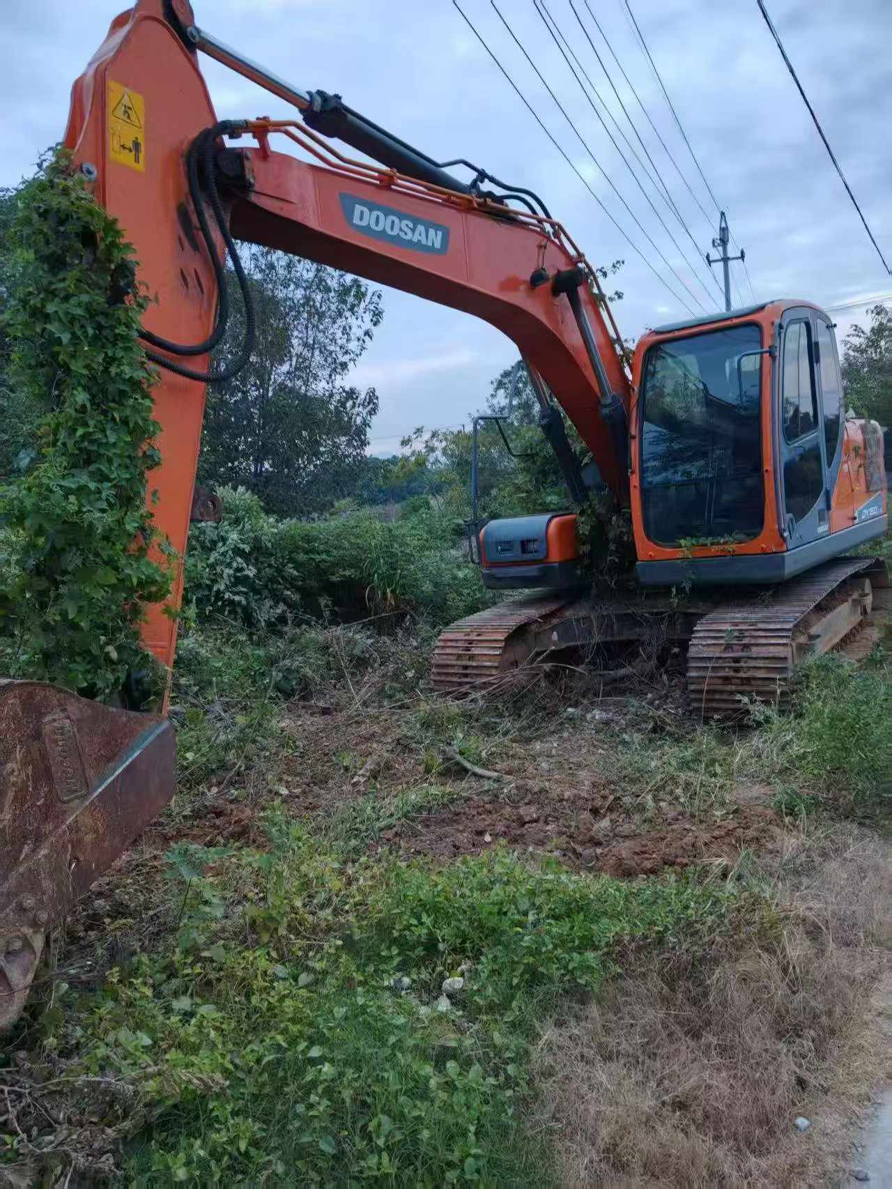 Compre Escavadeira Doosan DH150 Usada / 2 Compre Escavadeira Doosan DH150 Usada / 2