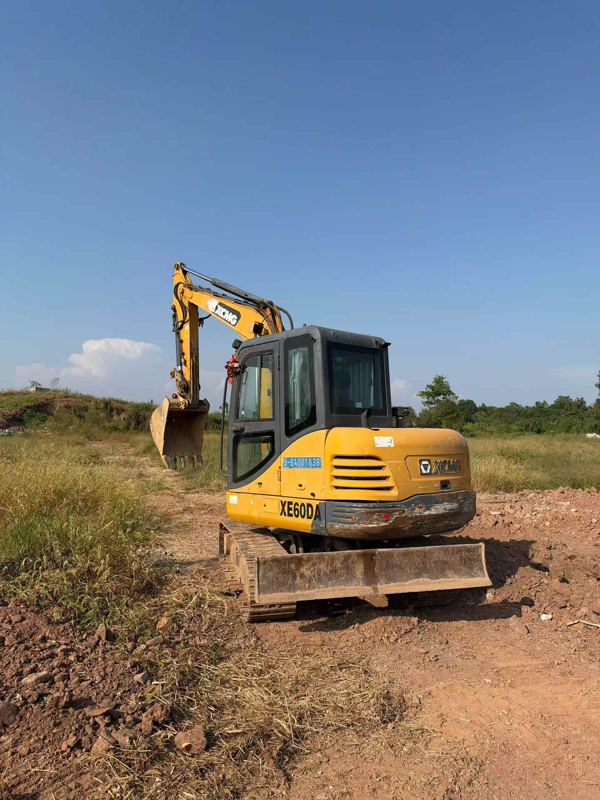 Compre Excavadora XCMG XE55D Usada / 3