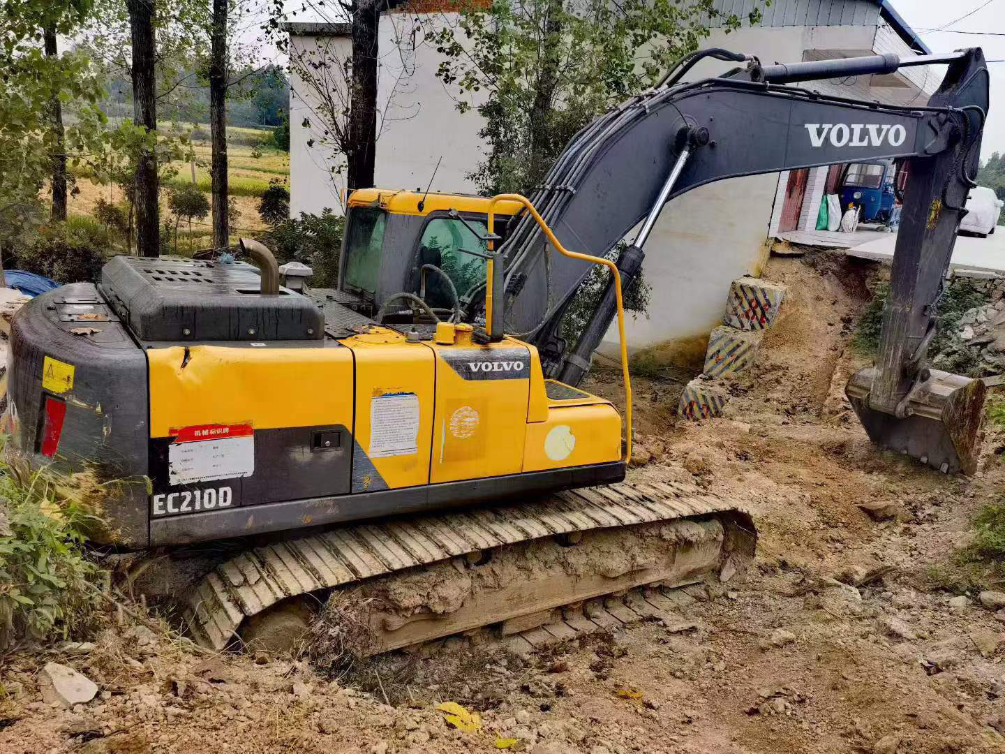 Buy Volvo EC200D Used Excavator / 3