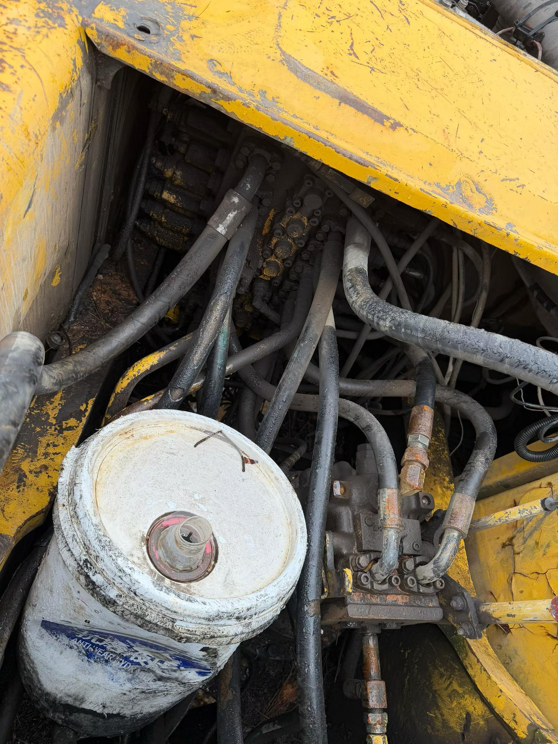 Buy Komatsu PC200-7 Used Excavator / 8 Buy Komatsu PC200-7 Used Excavator / 8