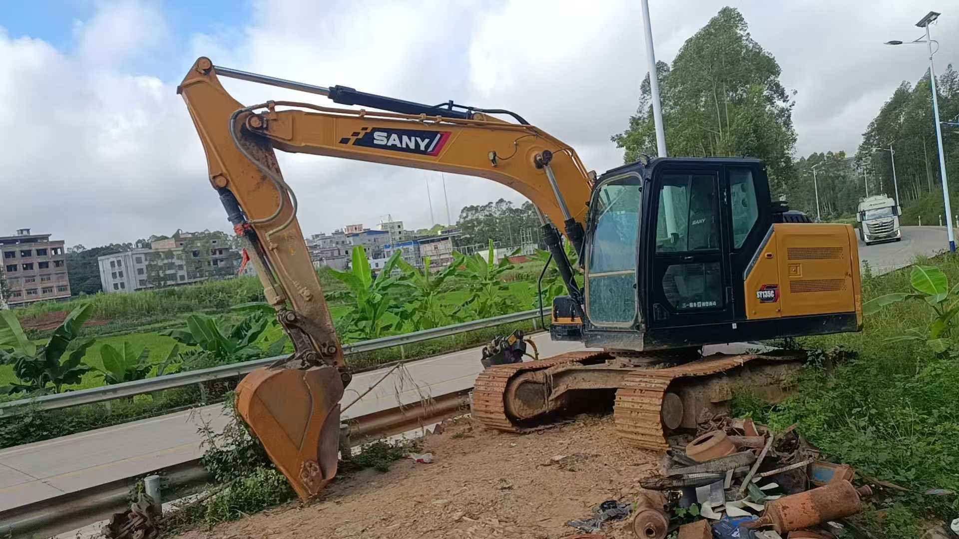 Buy Sany SY135 Used Excavator / 1