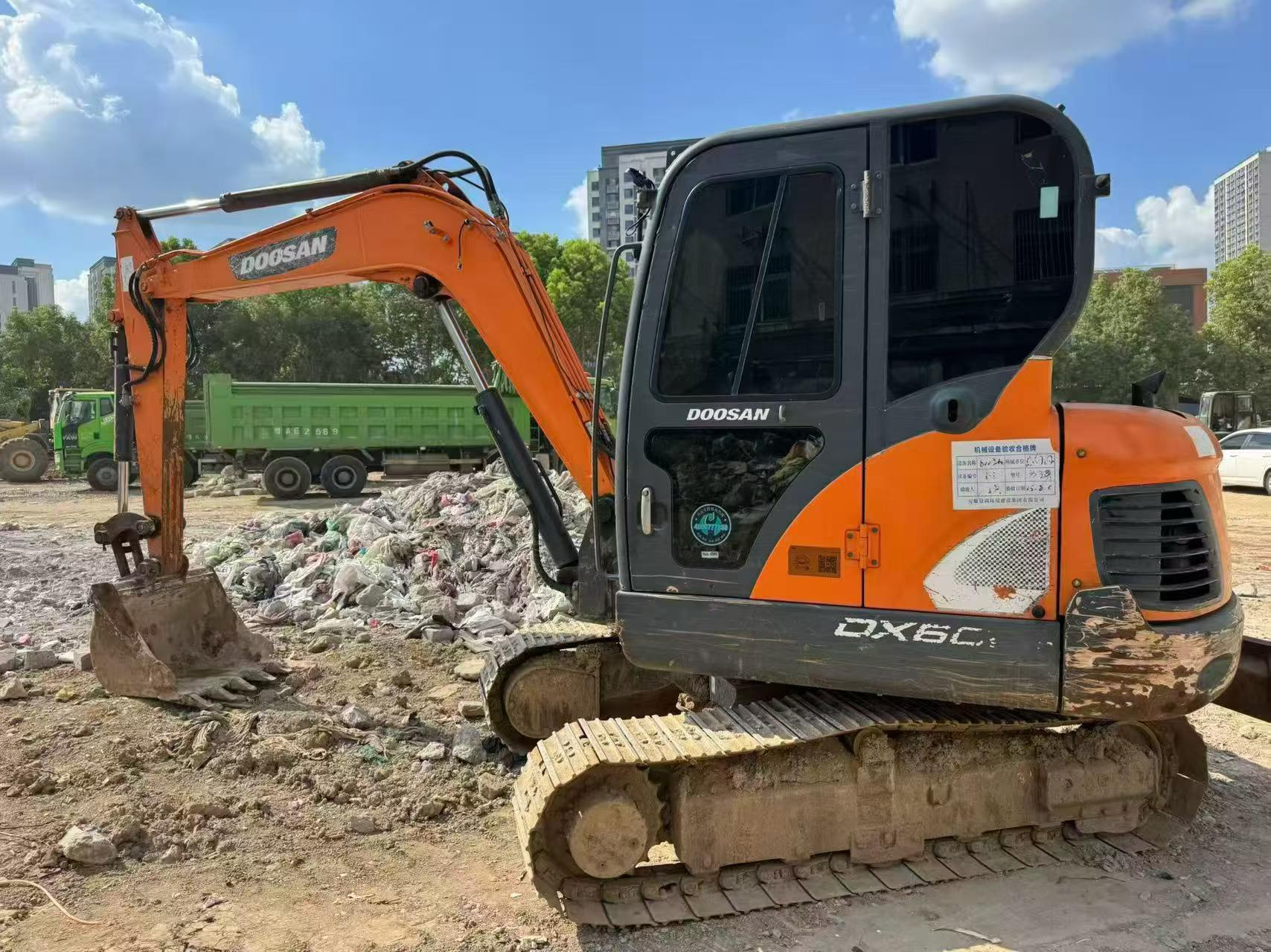 Buy Doosan DH60 Used Excavator / 1