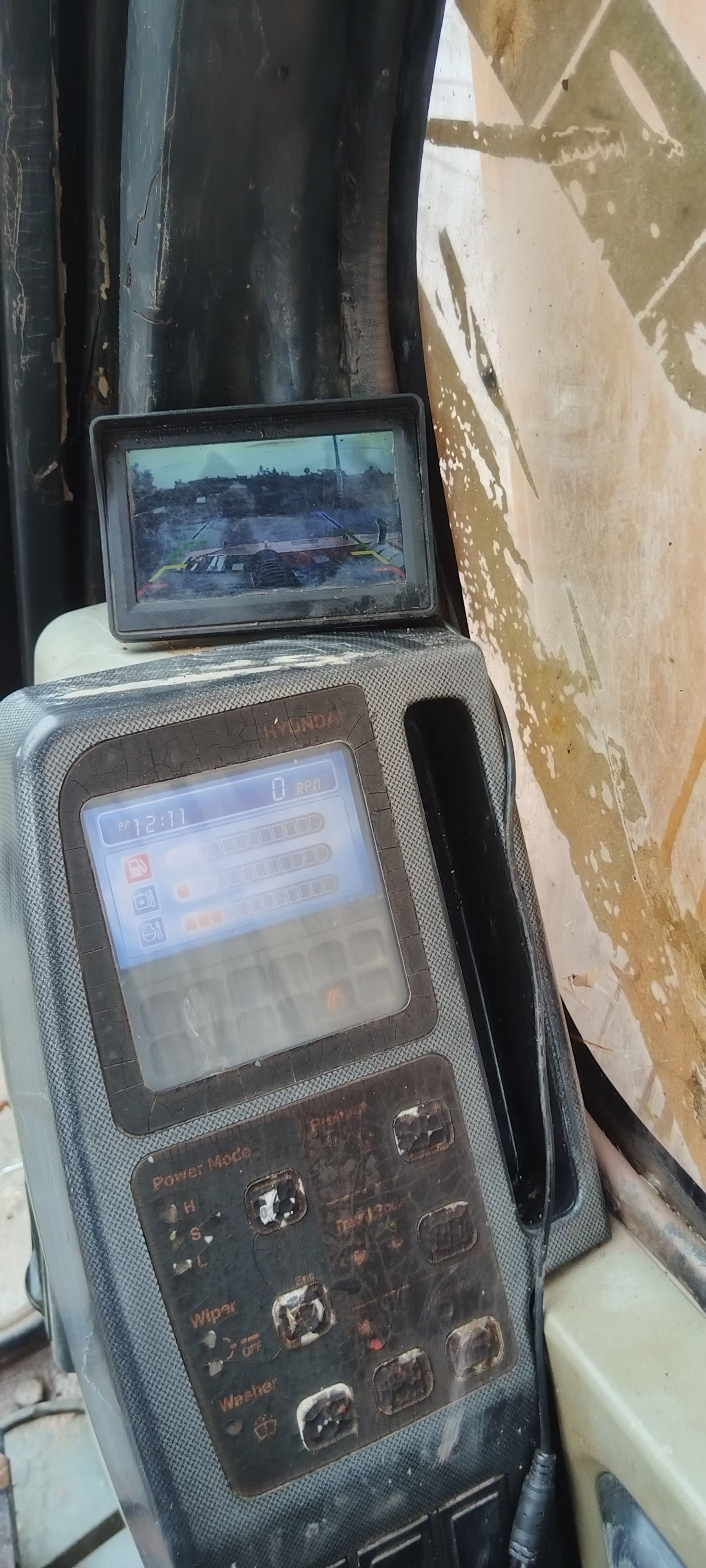 Buy Hyundai R215-7 Used Excavator / 9 Buy Hyundai R215-7 Used Excavator / 9