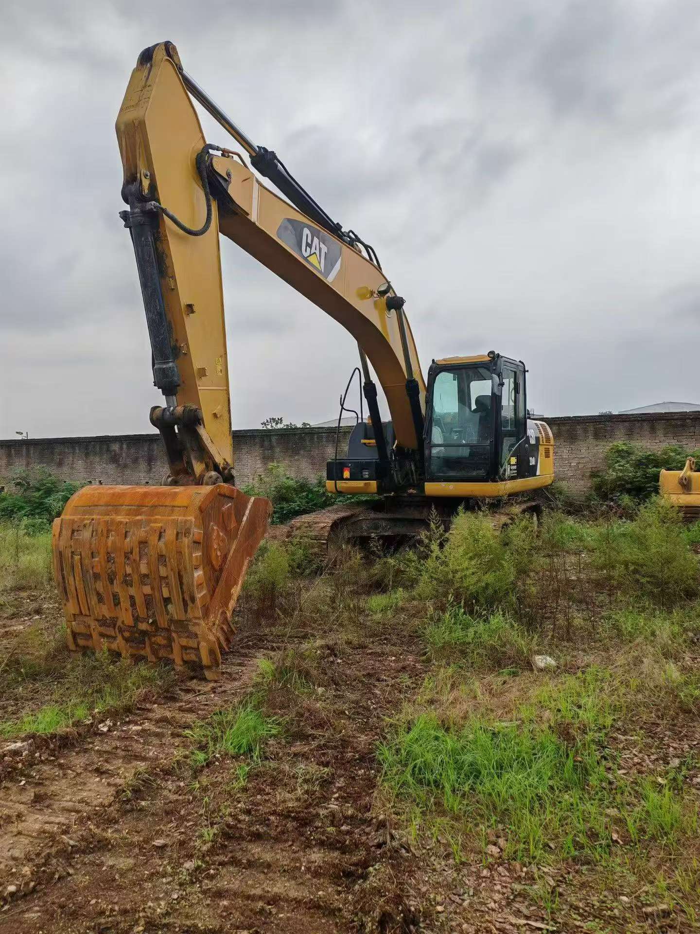 Buy Caterpillar 320D Used Excavator / 5