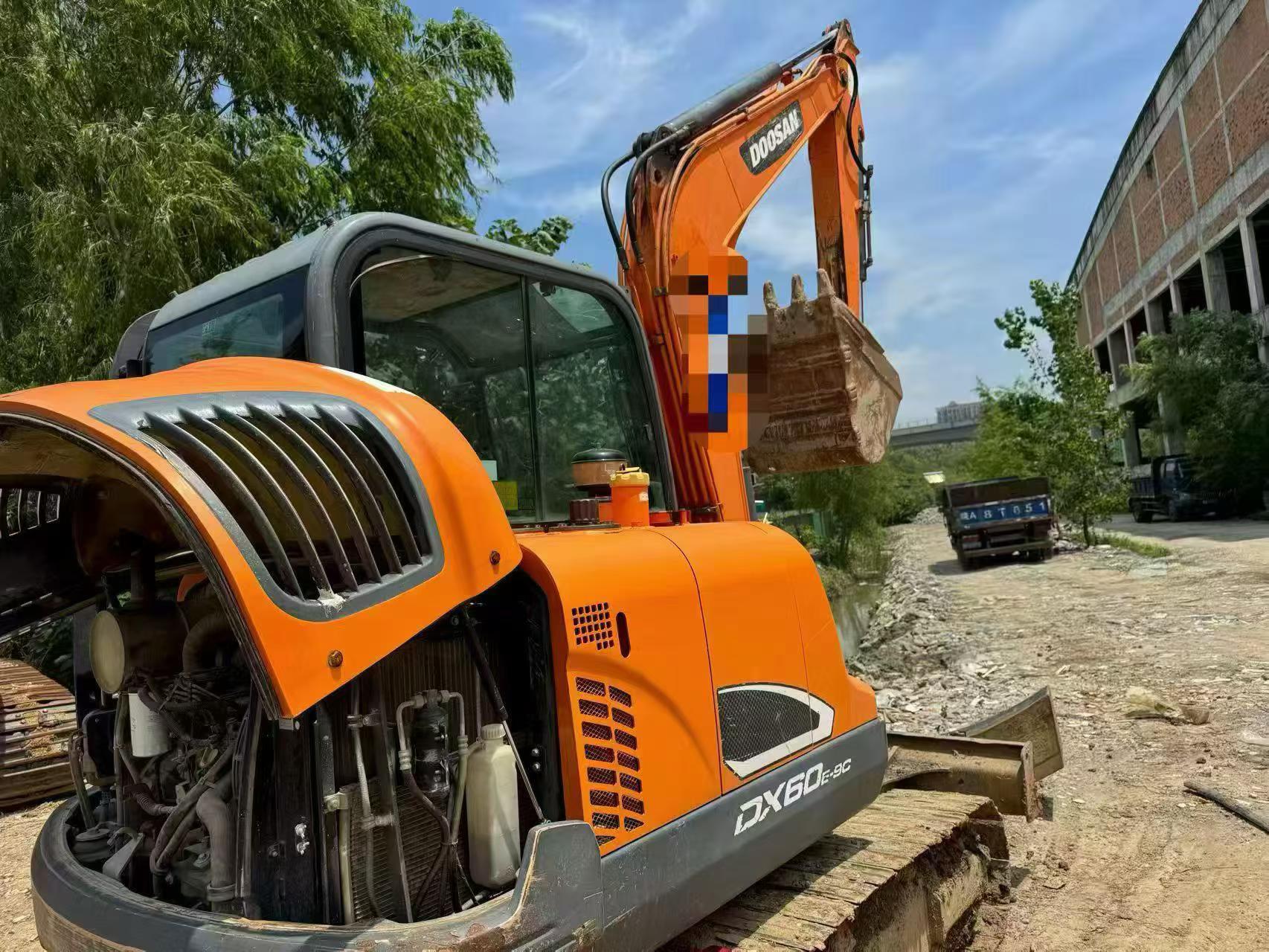 Compre Escavadeira Doosan DH60-7 Usada / 8