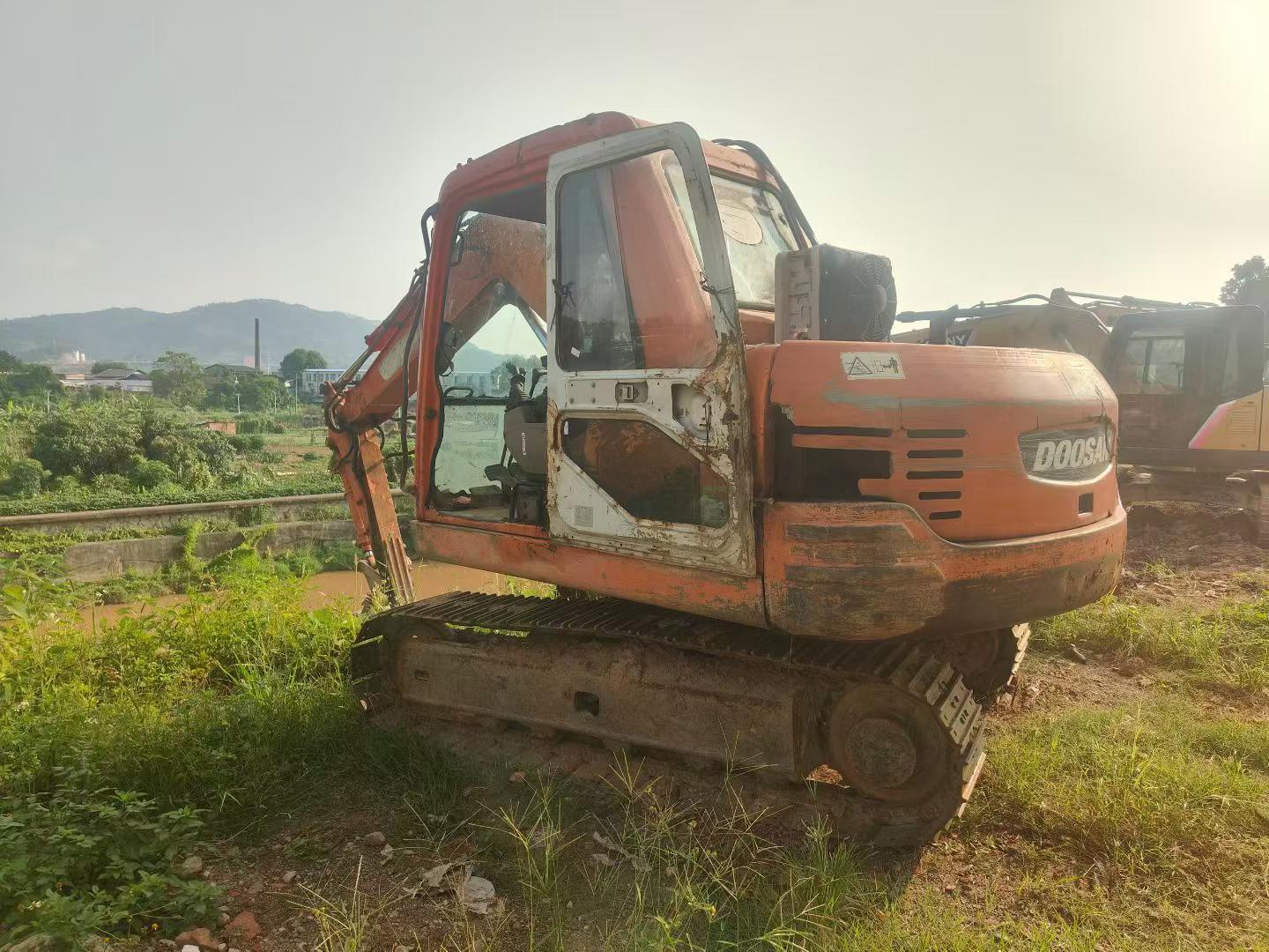 Buy Doosan DH80 Used Excavator / 2 Buy Doosan DH80 Used Excavator / 2