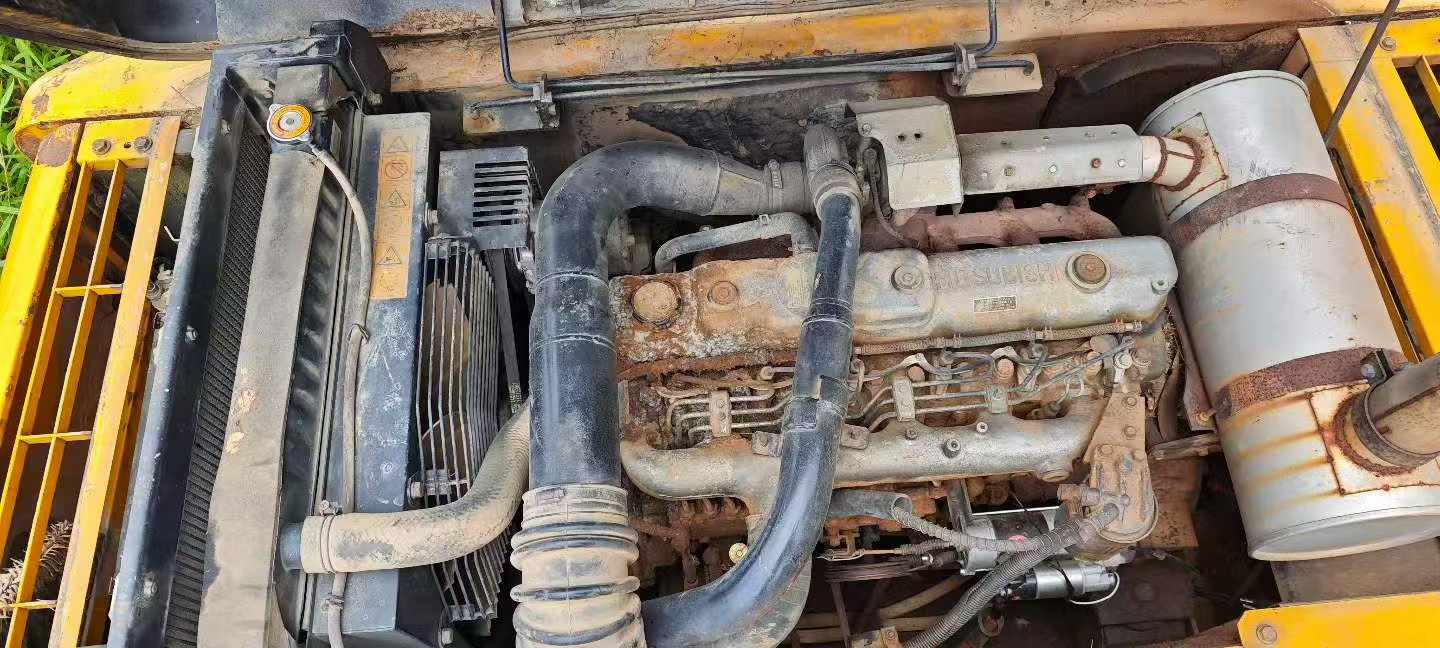 Buy Kato HD820R Used Excavator / 4 Buy Kato HD820R Used Excavator / 4