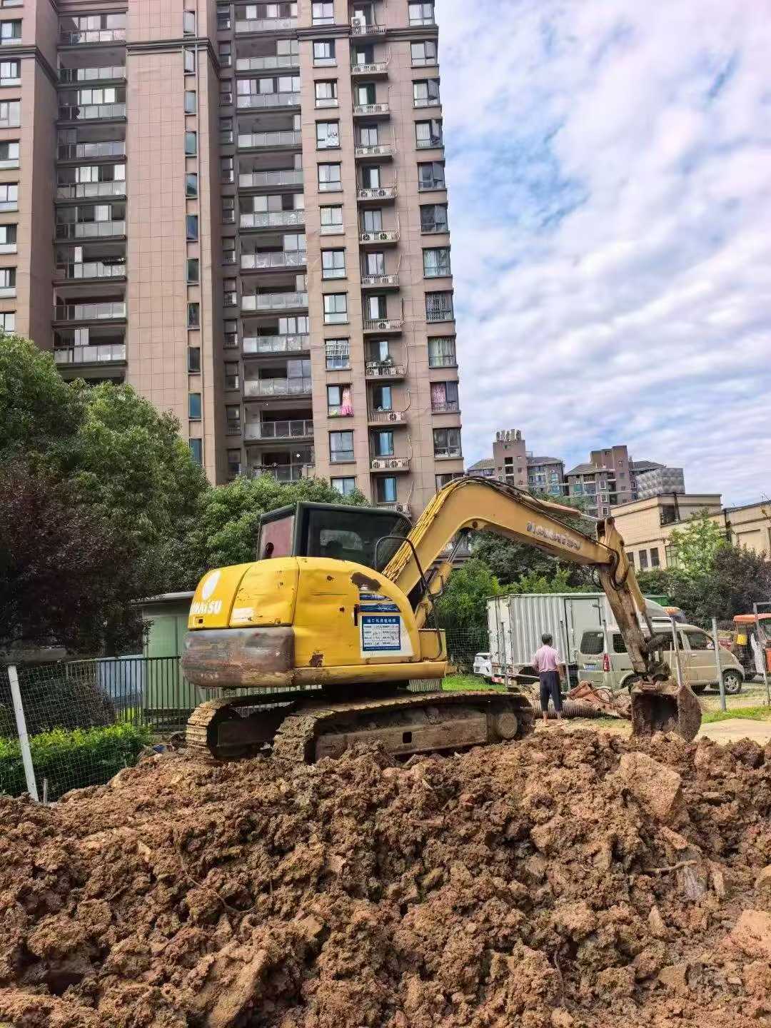 Buy Komatsu PC60-8 Used Excavator / 3