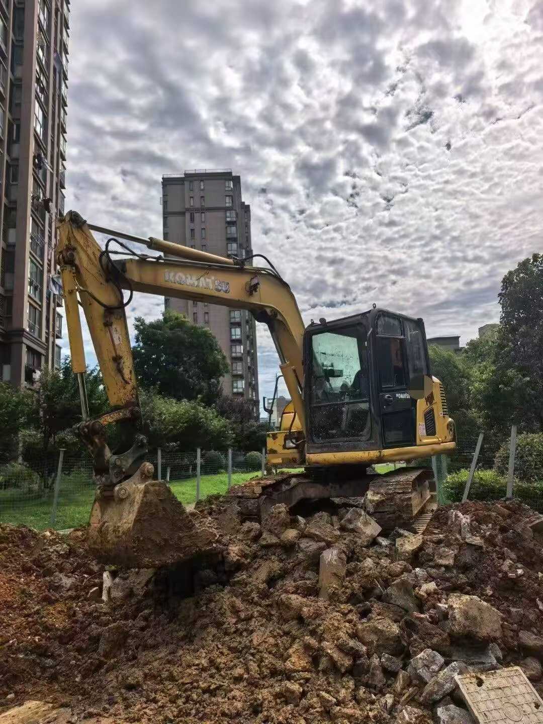 Buy Komatsu PC60-8 Used Excavator / 2