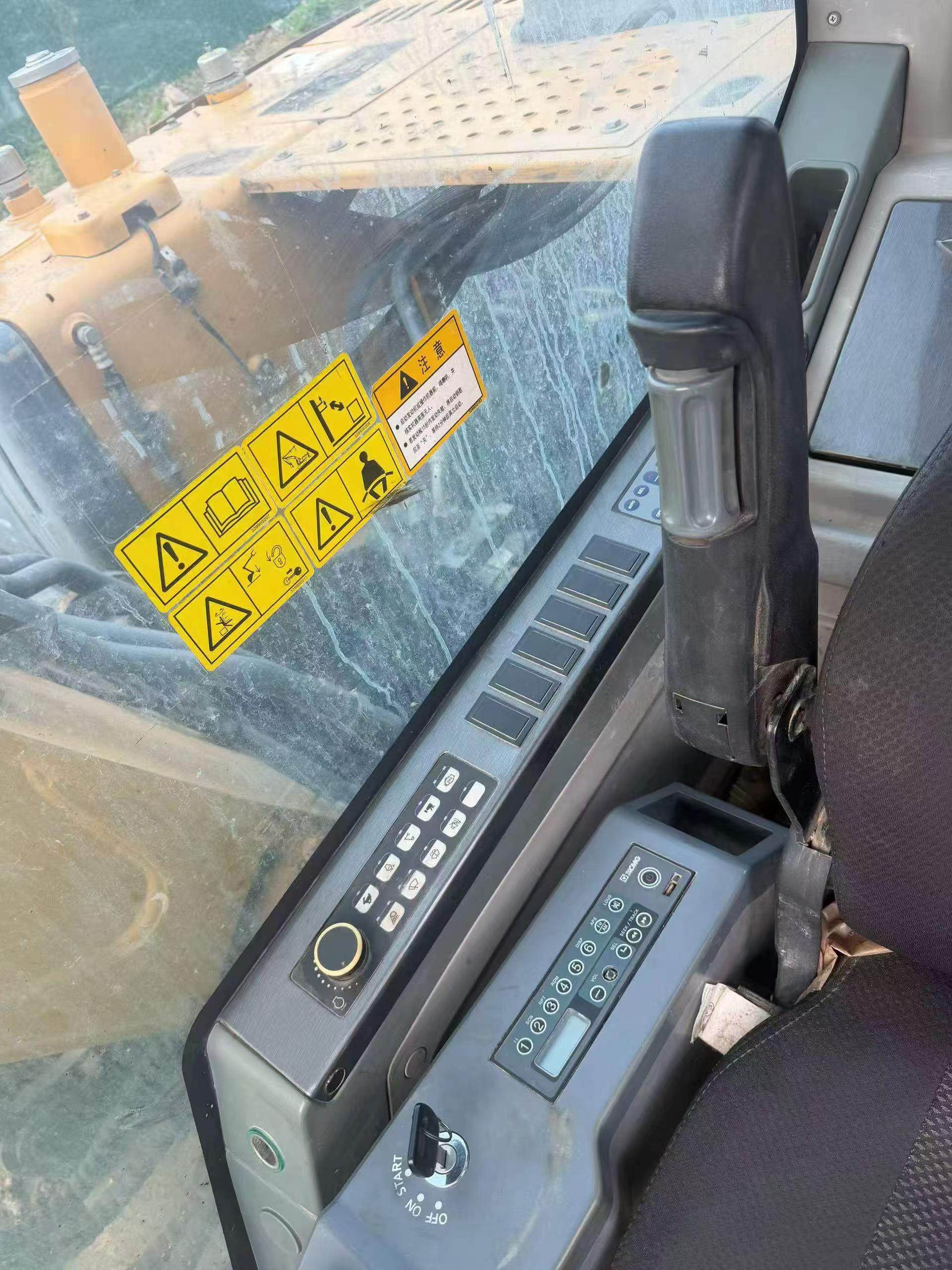 Buy XCMG XE135B Used Excavator / 9