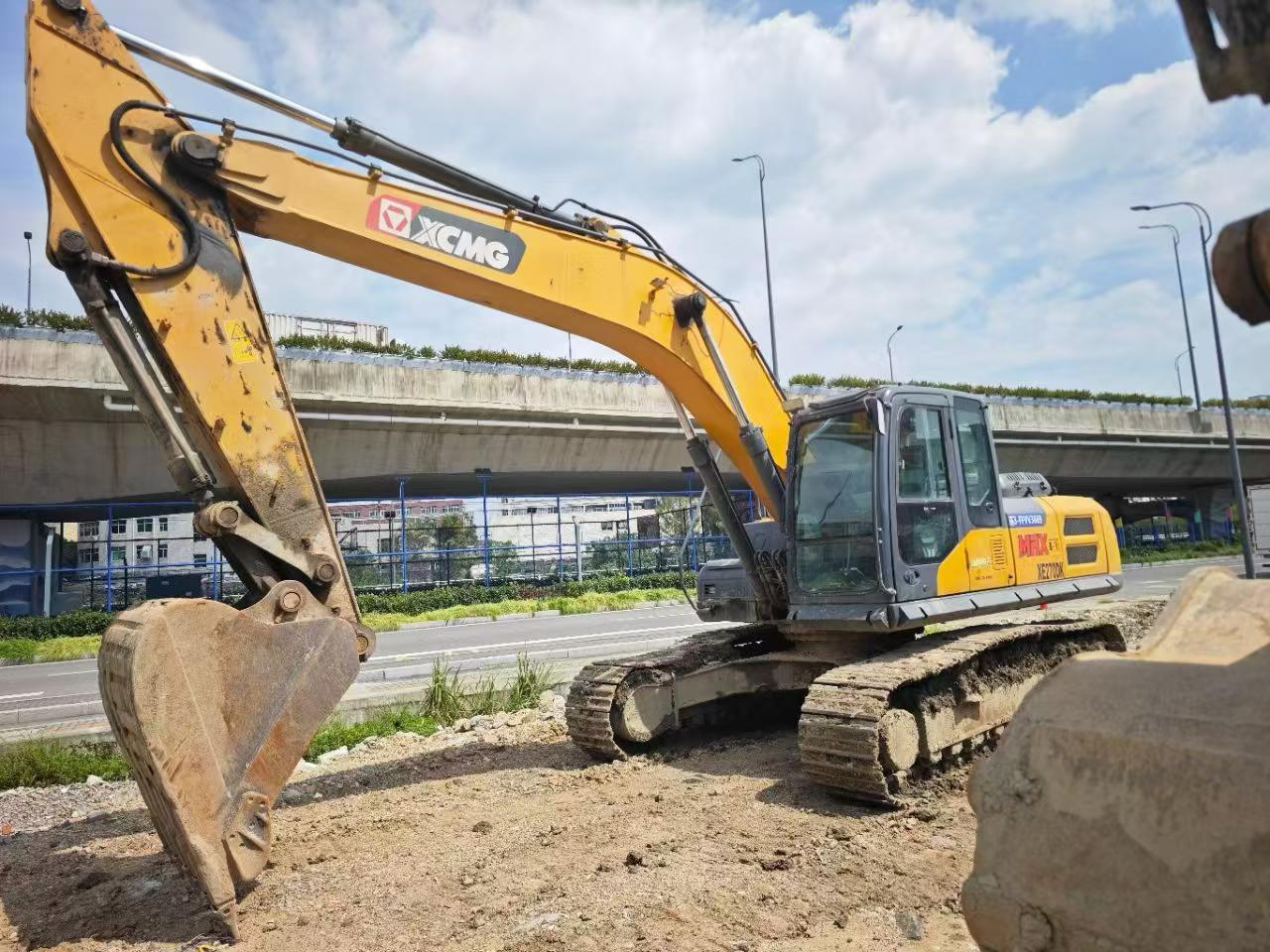 Buy XCMG XE270DK Used Excavator / 4