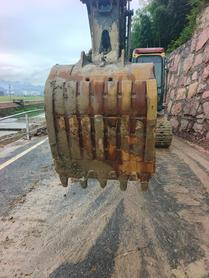 Buy Hyundai R215VS Used Excavator / 3 Buy Hyundai R215VS Used Excavator / 3