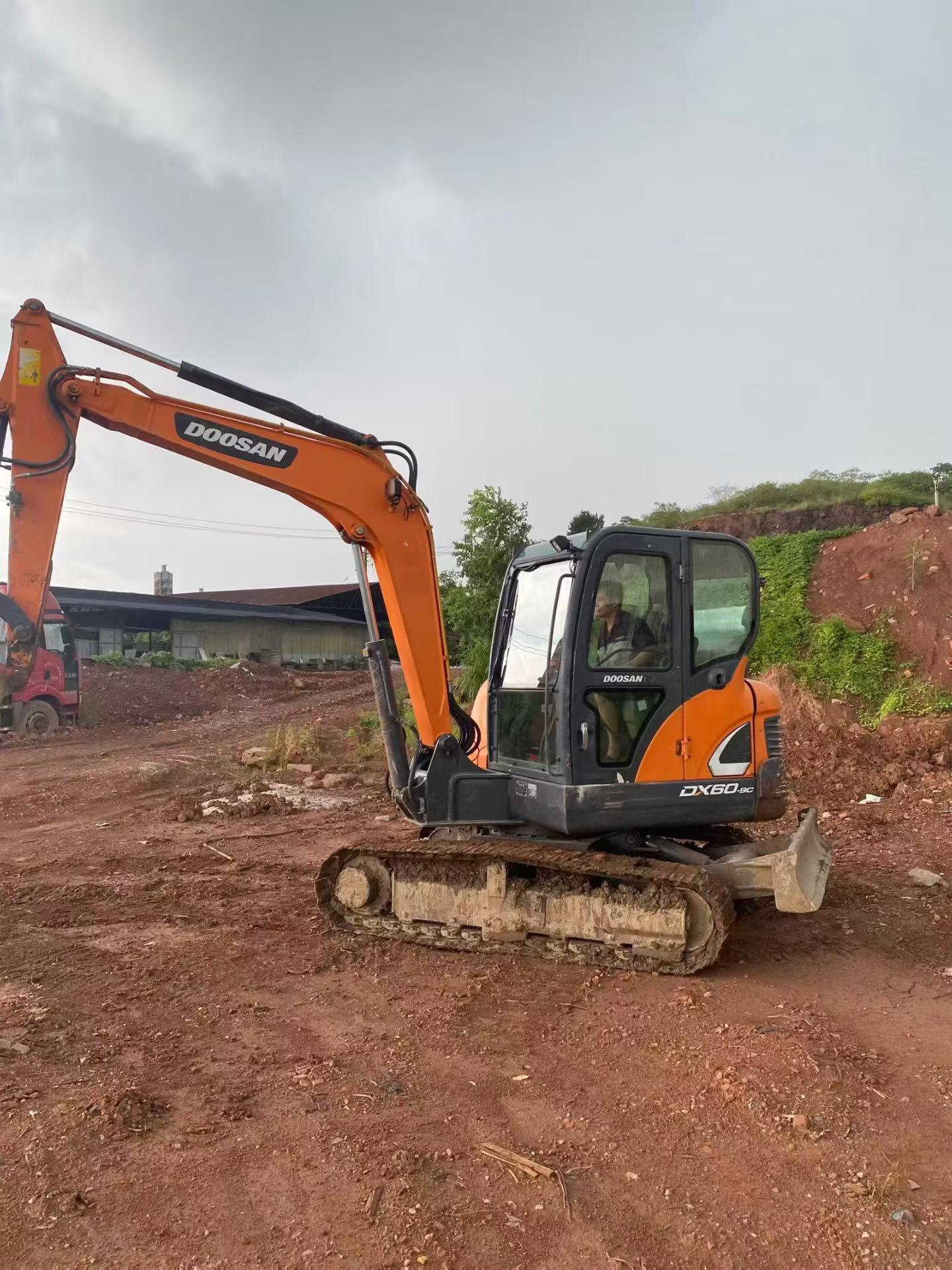 Buy Doosan DX55W Used Excavator / 4 Buy Doosan DX55W Used Excavator / 4