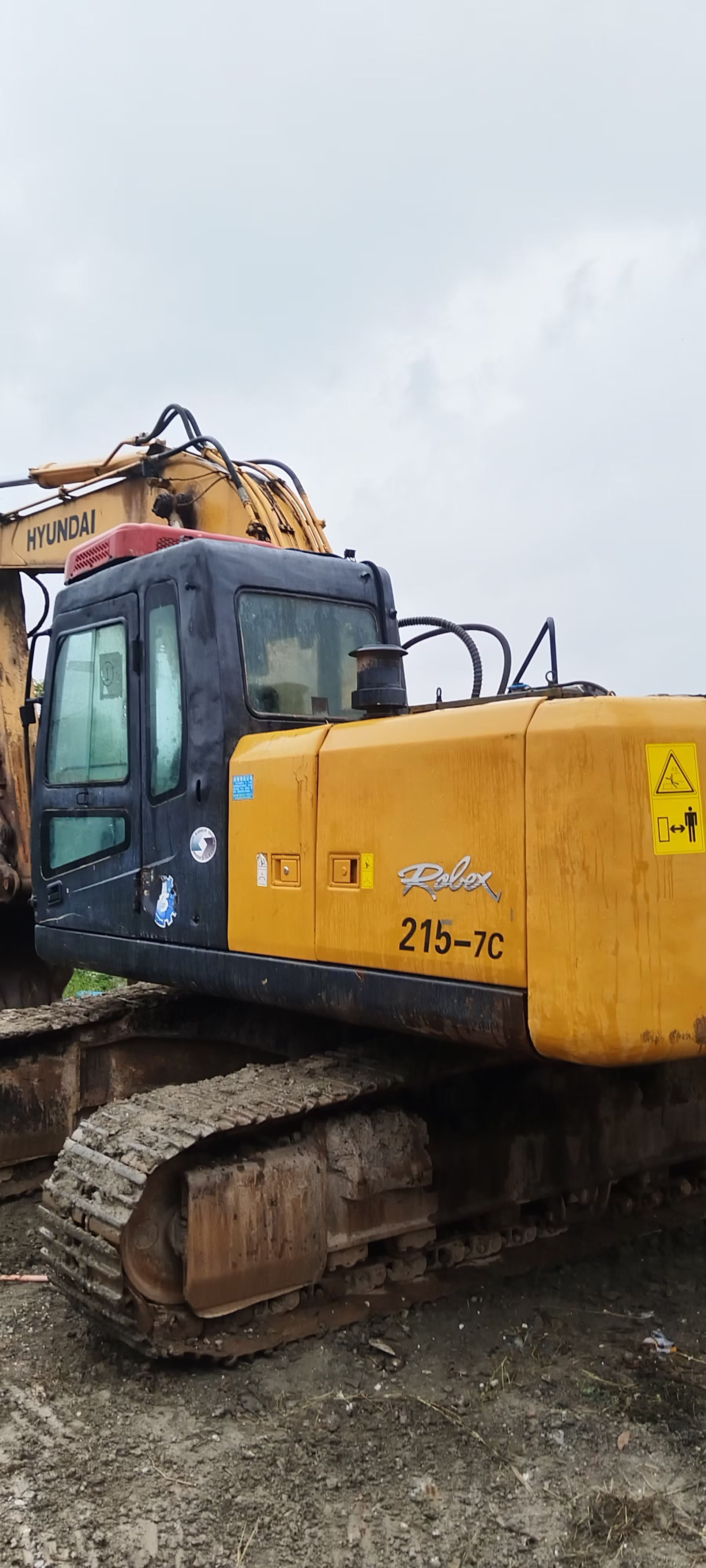 Buy Hyundai R215-7 Used Excavator / 8 Buy Hyundai R215-7 Used Excavator / 8