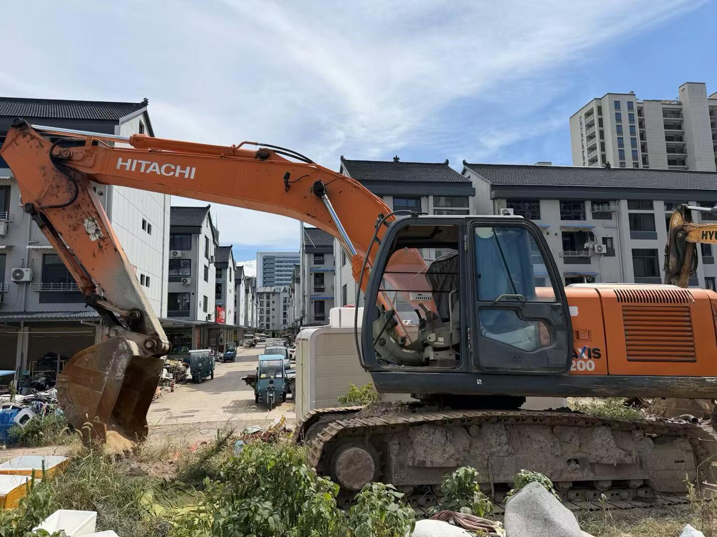 Buy Hitachi EX200-3 Used Excavator / 3
